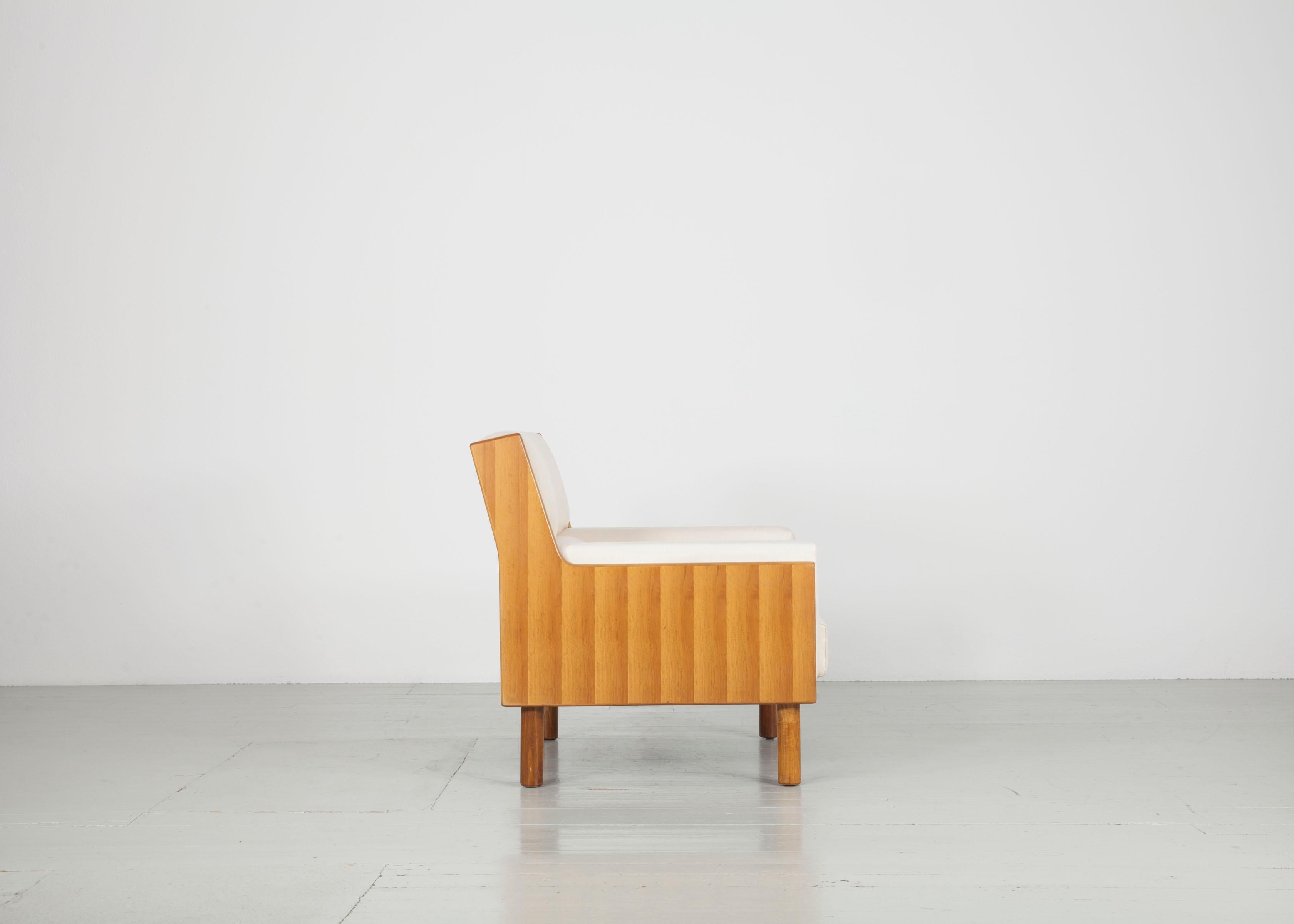 Set aus 2 Sesseln und Couch, hergestellt von Anonima Castelli Bologna, 1950er Jahre (Kunstleder) im Angebot