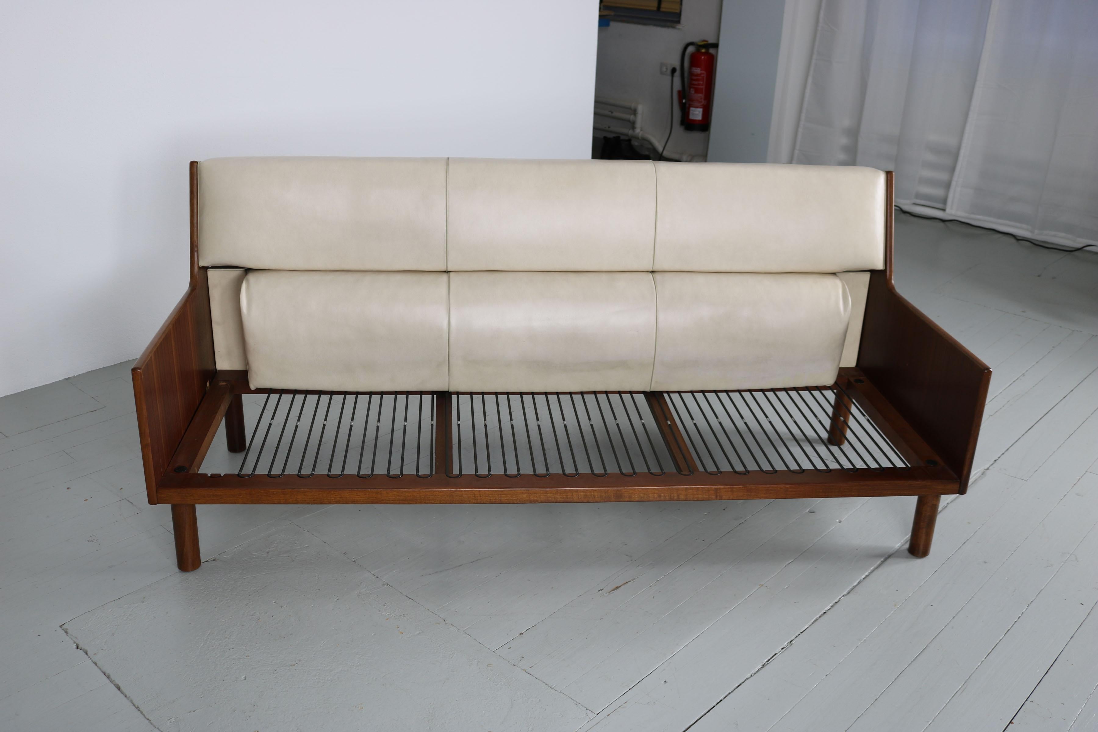 Set aus 2 Sesseln und Couch, hergestellt von Anonima Castelli Bologna, 1950er Jahre im Angebot 9
