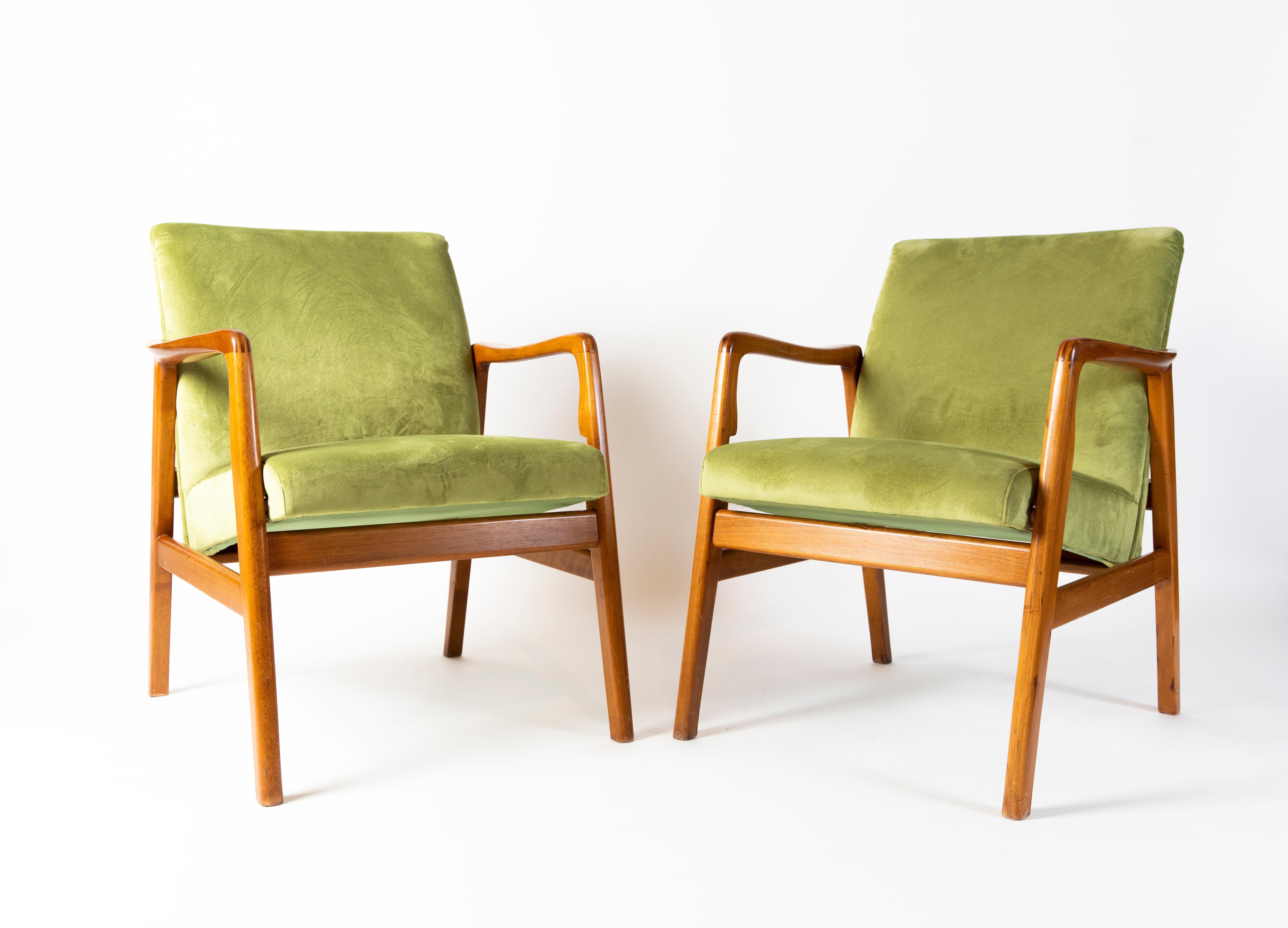 Italian Set of 2 Armchairs by Cassina Upholster in Green Velvet For Sale
