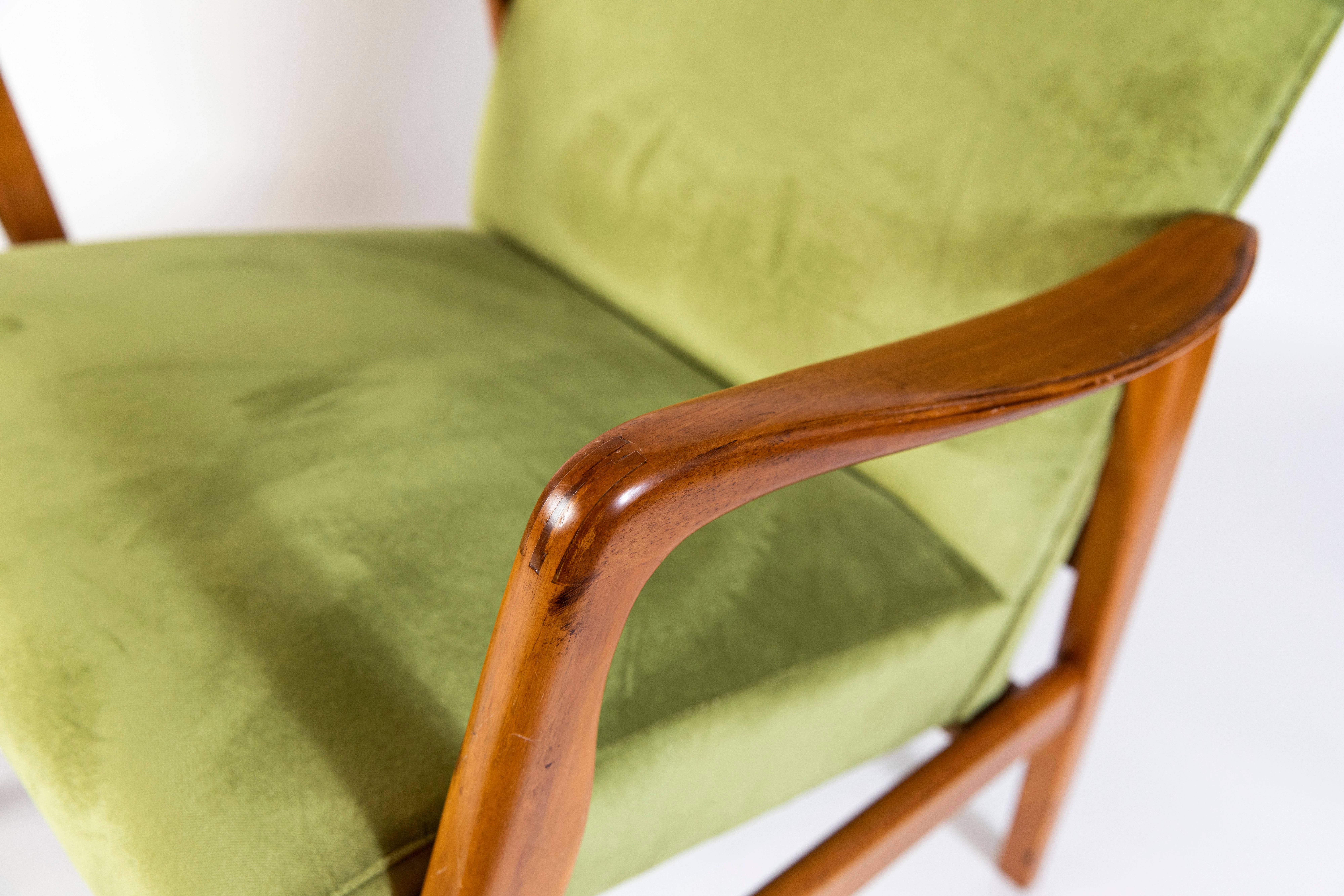 Set of 2 Armchairs by Cassina Upholster in Green Velvet For Sale 1