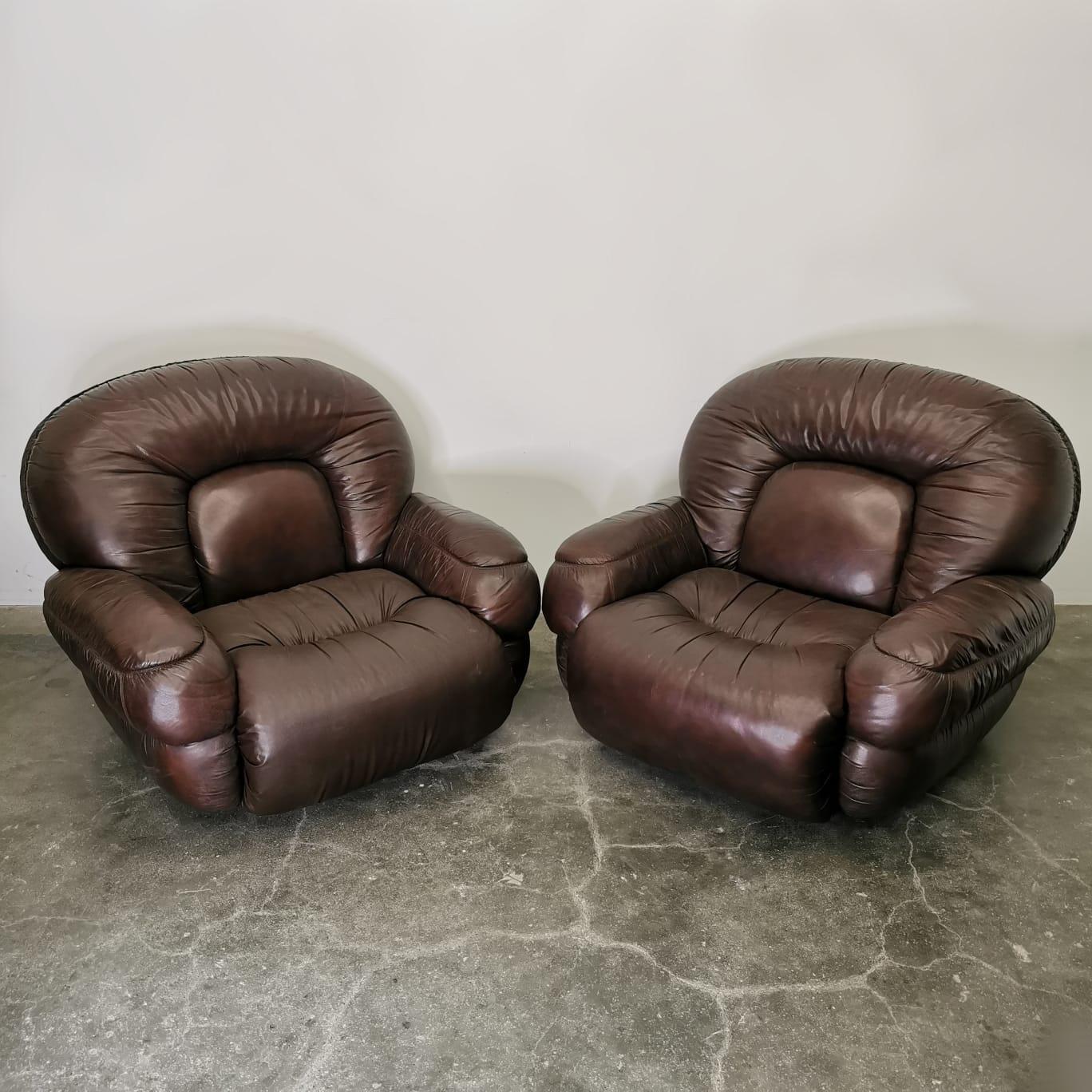 Modern Set of 2 Armchairs by Mobilgirgi, Brown Leather For Sale