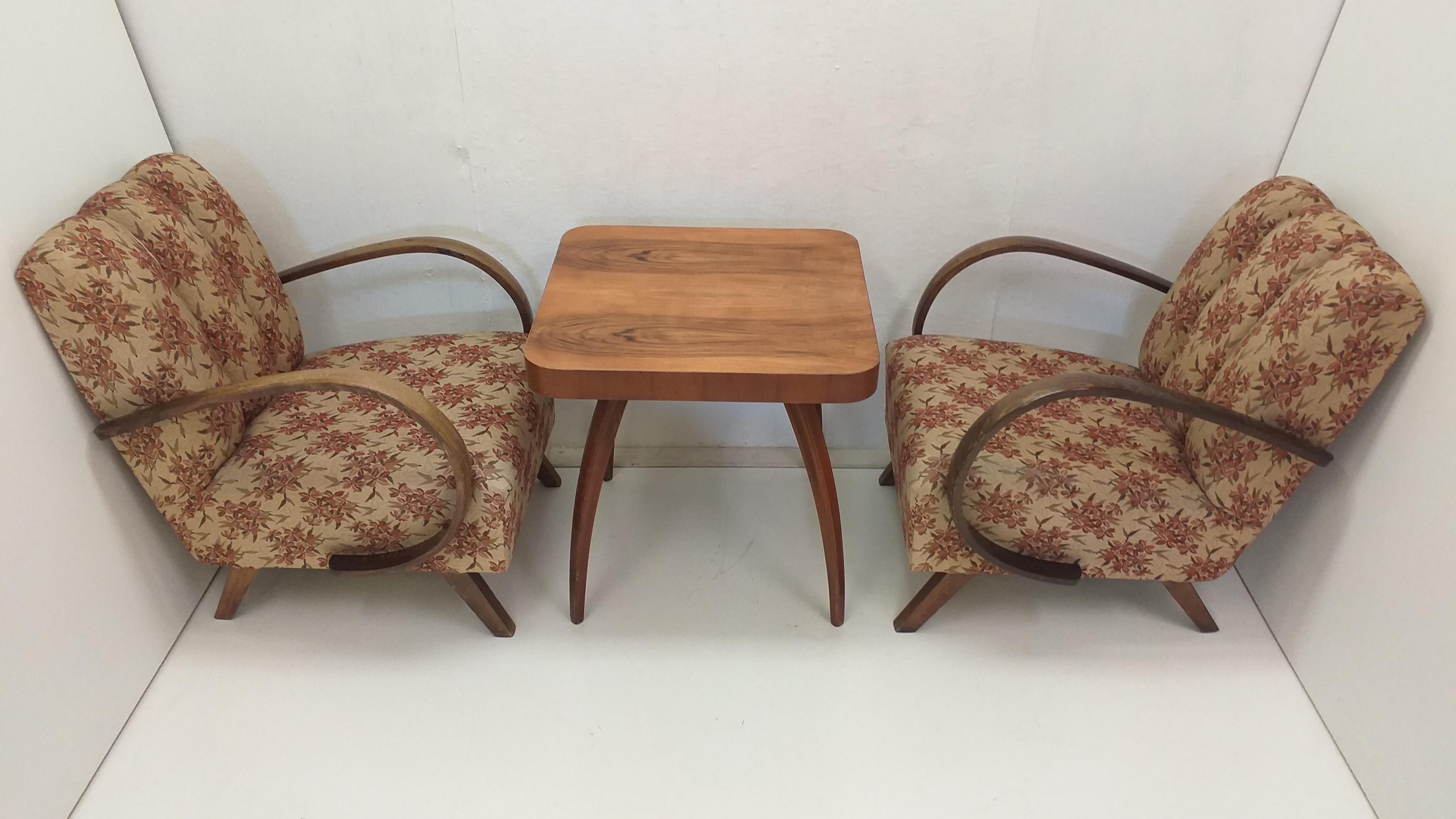 Mid-Century Modern Set of 2 Armchairs H 410 Halabala and Coffee Table for UP Závody, Czechoslovakia For Sale