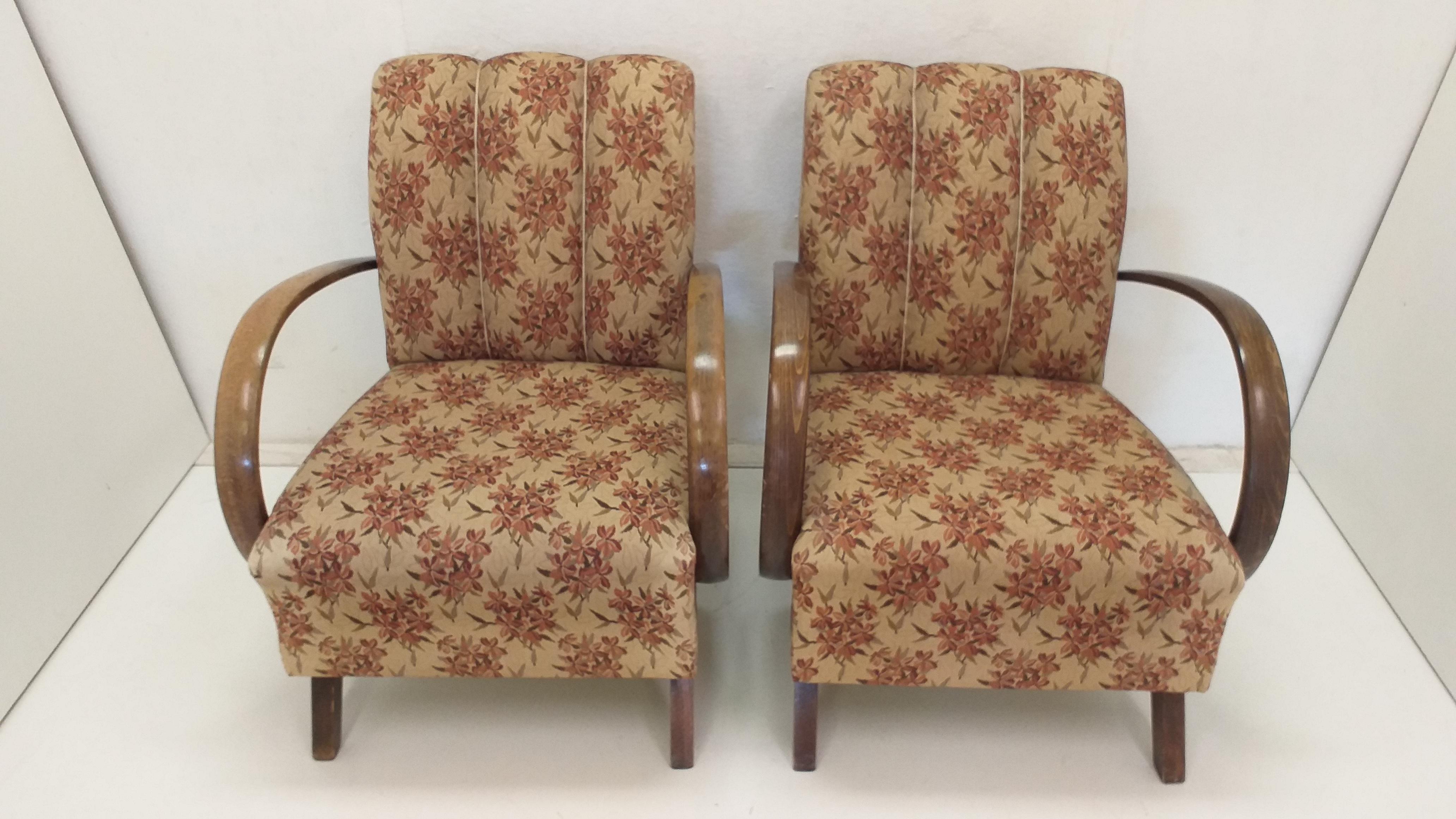 Mid-20th Century Set of 2 Armchairs H 410 Halabala and Coffee Table for UP Závody, Czechoslovakia For Sale