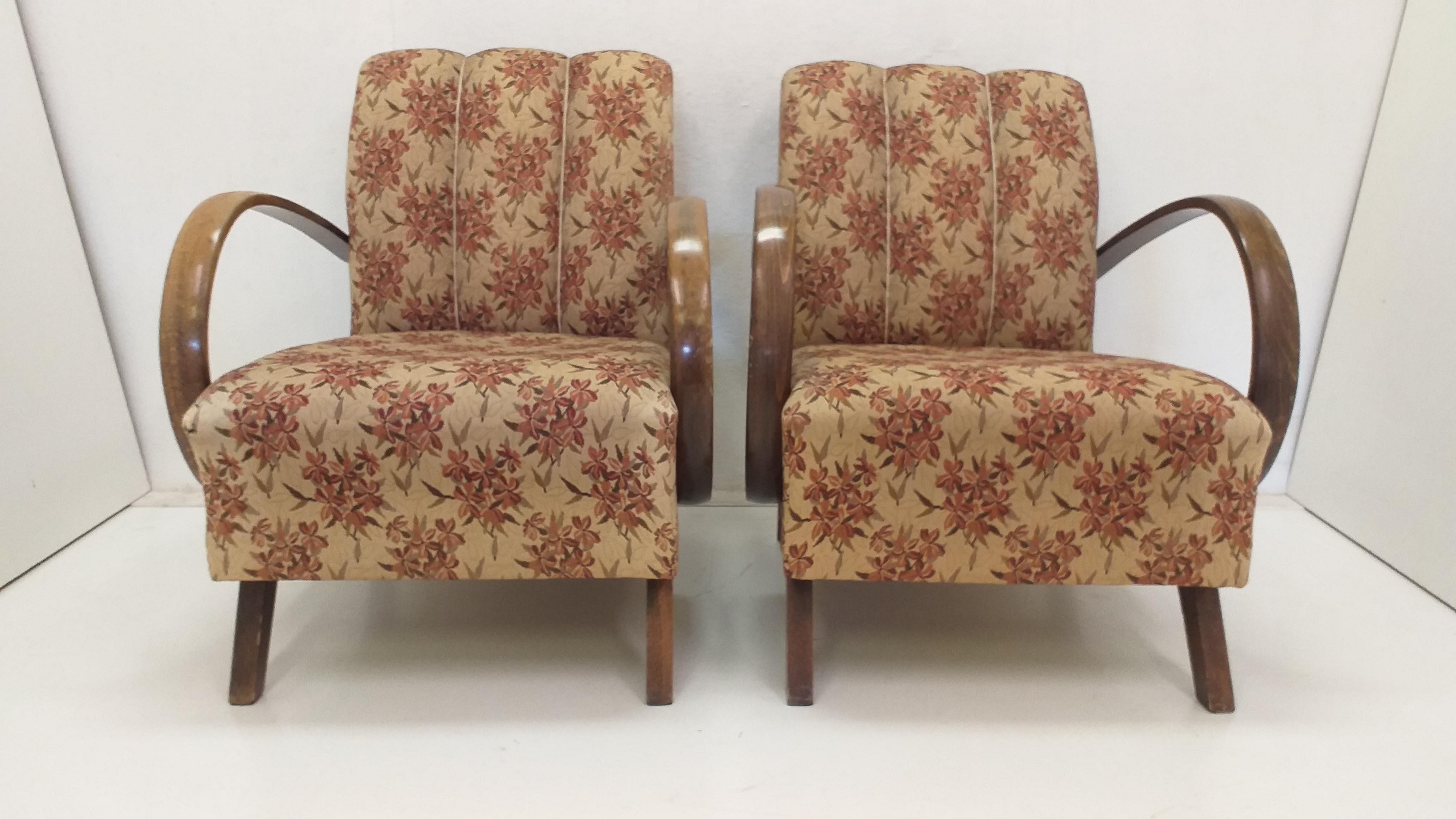 Wood Set of 2 Armchairs H 410 Halabala and Coffee Table for UP Závody, Czechoslovakia For Sale