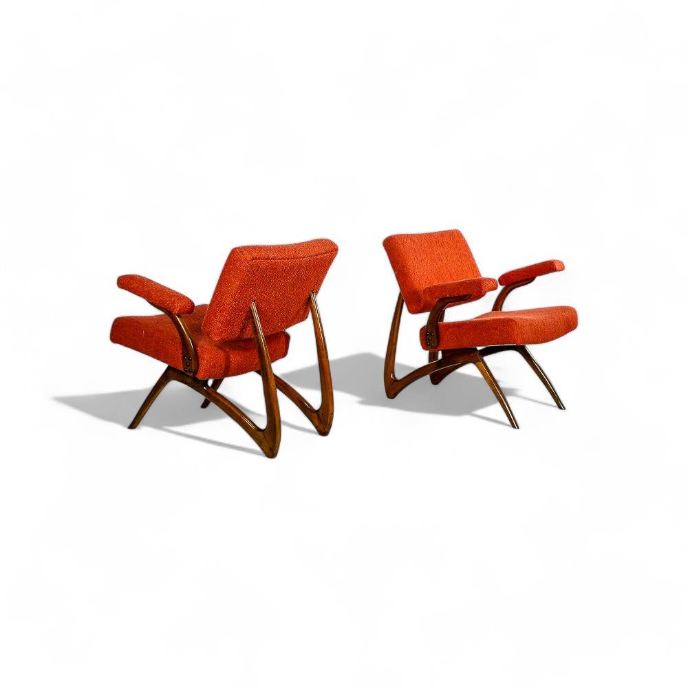 Juego de 2 Sillones en Madera Dura y Boucle de Movies Cimo, c. 1950s en Bueno estado para la venta en New York, NY