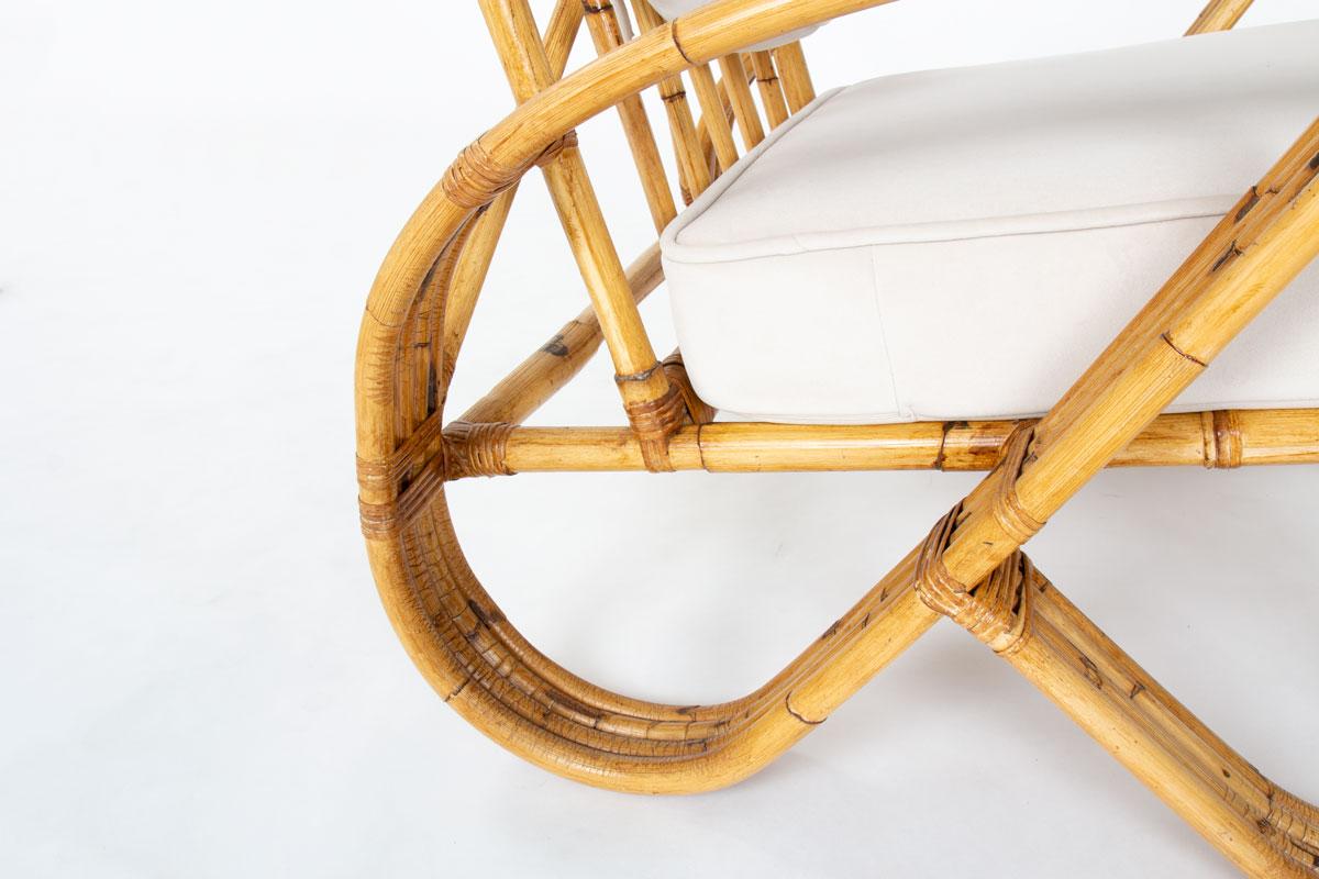 Ensemble de 2 fauteuils en rotin et coussins en tissu de velours beige 1950 en vente 5