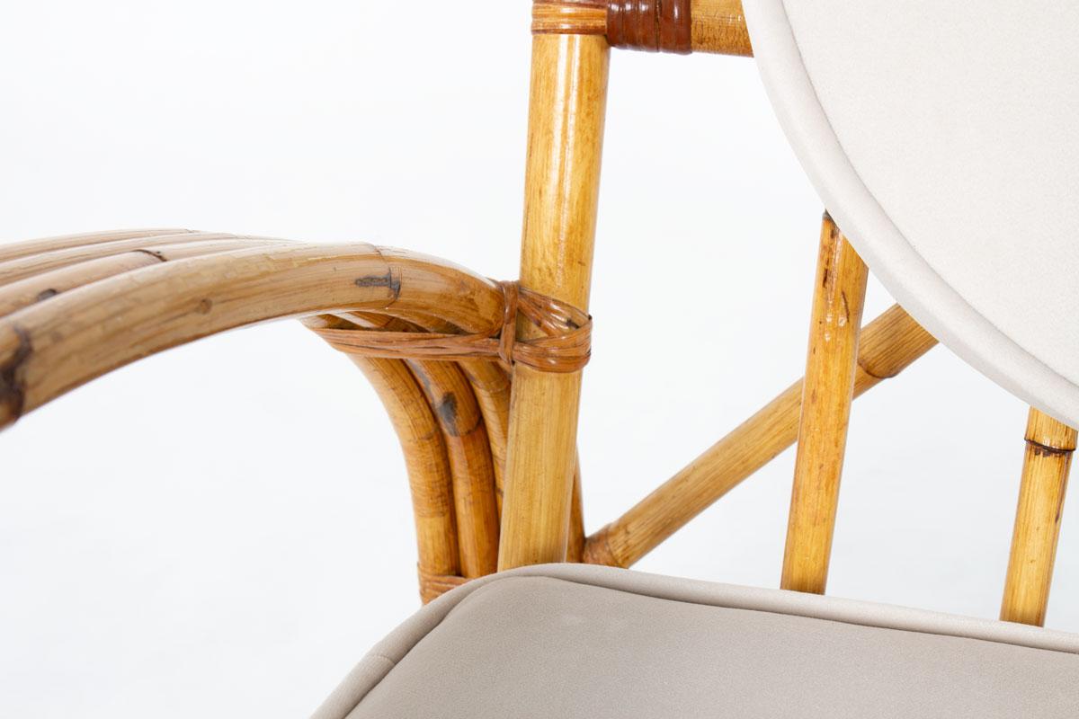 Ensemble de 2 fauteuils en rotin et coussins en tissu de velours beige 1950 en vente 1