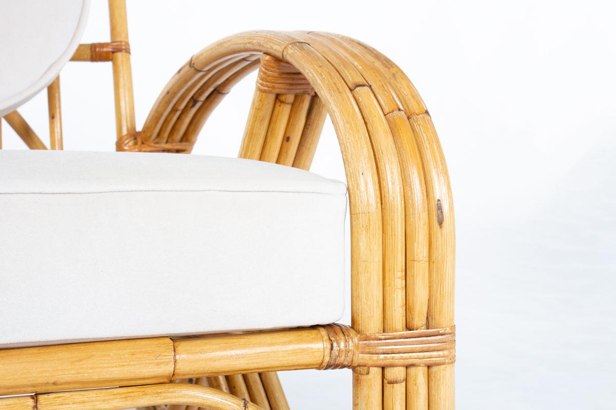 Ensemble de 2 fauteuils en rotin et coussins en tissu de velours beige 1950 en vente 3