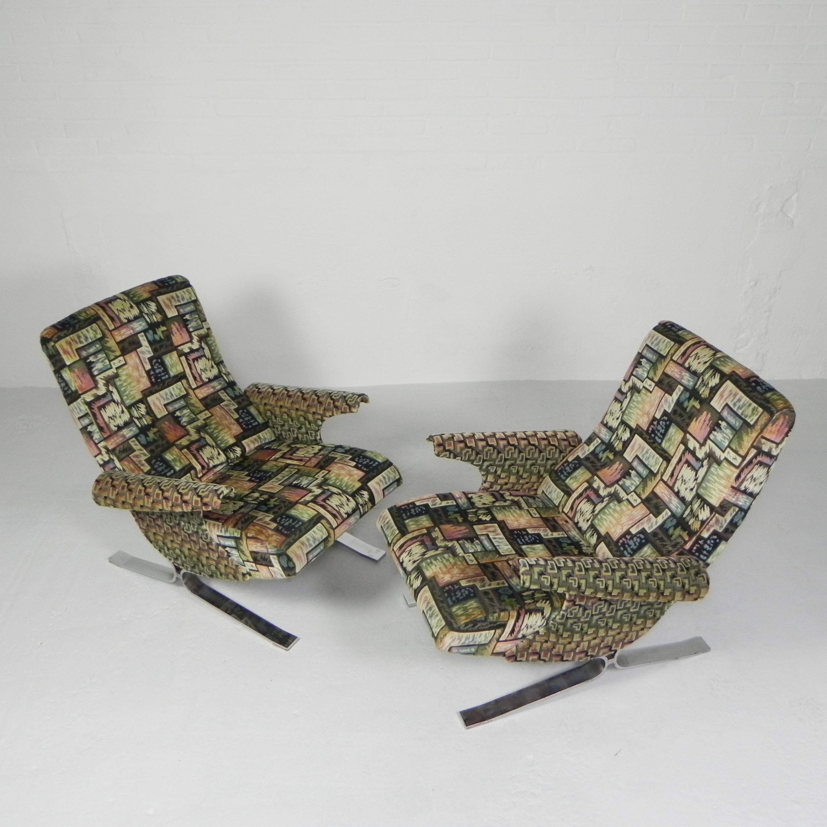 These chairs were specially upholstered in the 1960s
for a French TV broadcast. They fit heavenly!
Will you soon feel like Depardieu or Deneuve?

Height: 81 cm.
Width: 72 cm.
Depth: 90 cm.
Seat height: 40 cm.
The chairs were produced by Maurice