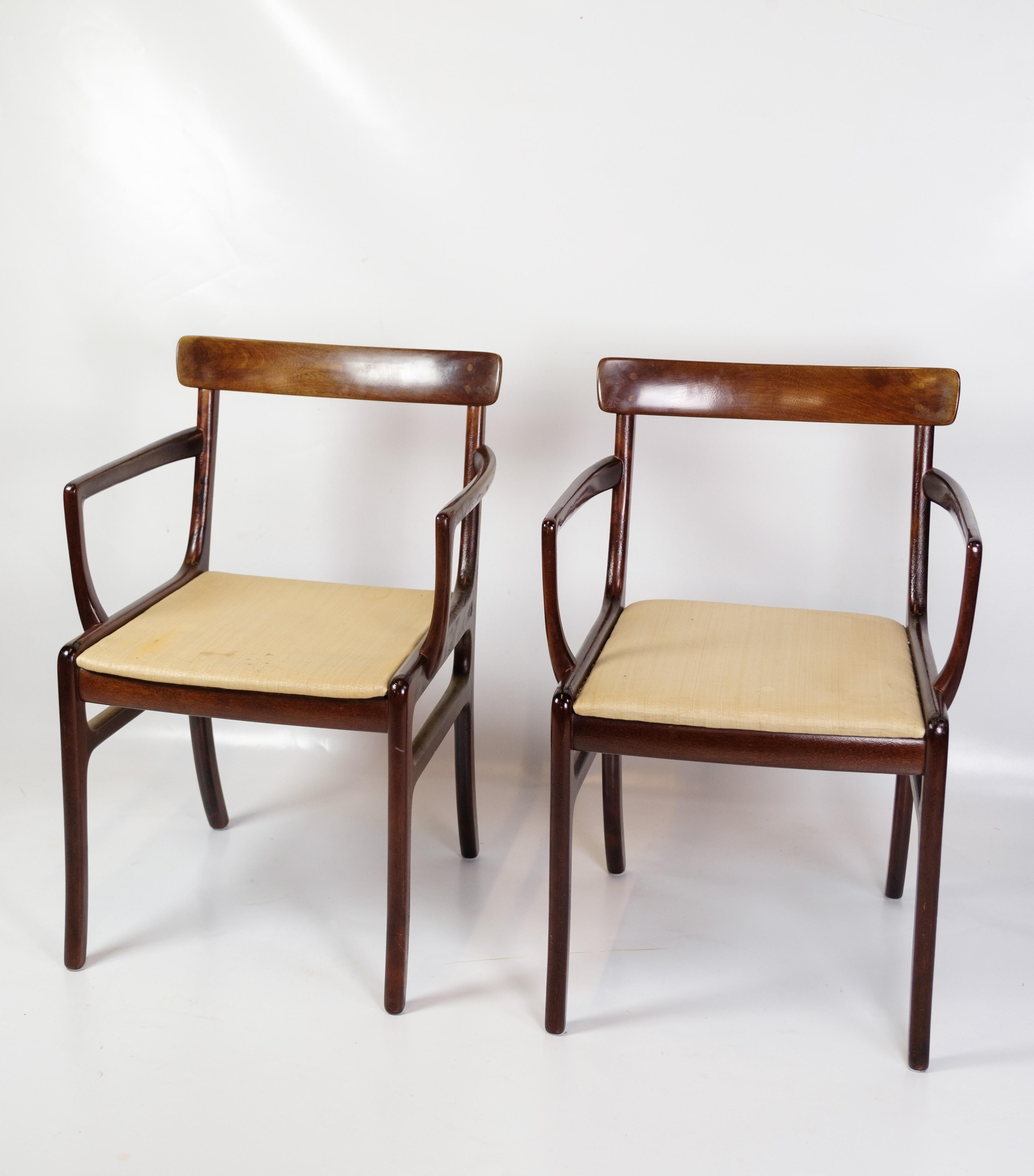 Set di 2 poltrone modello Rungstedlund in mogano e tessuto di Ole Wanscher in vendita 1