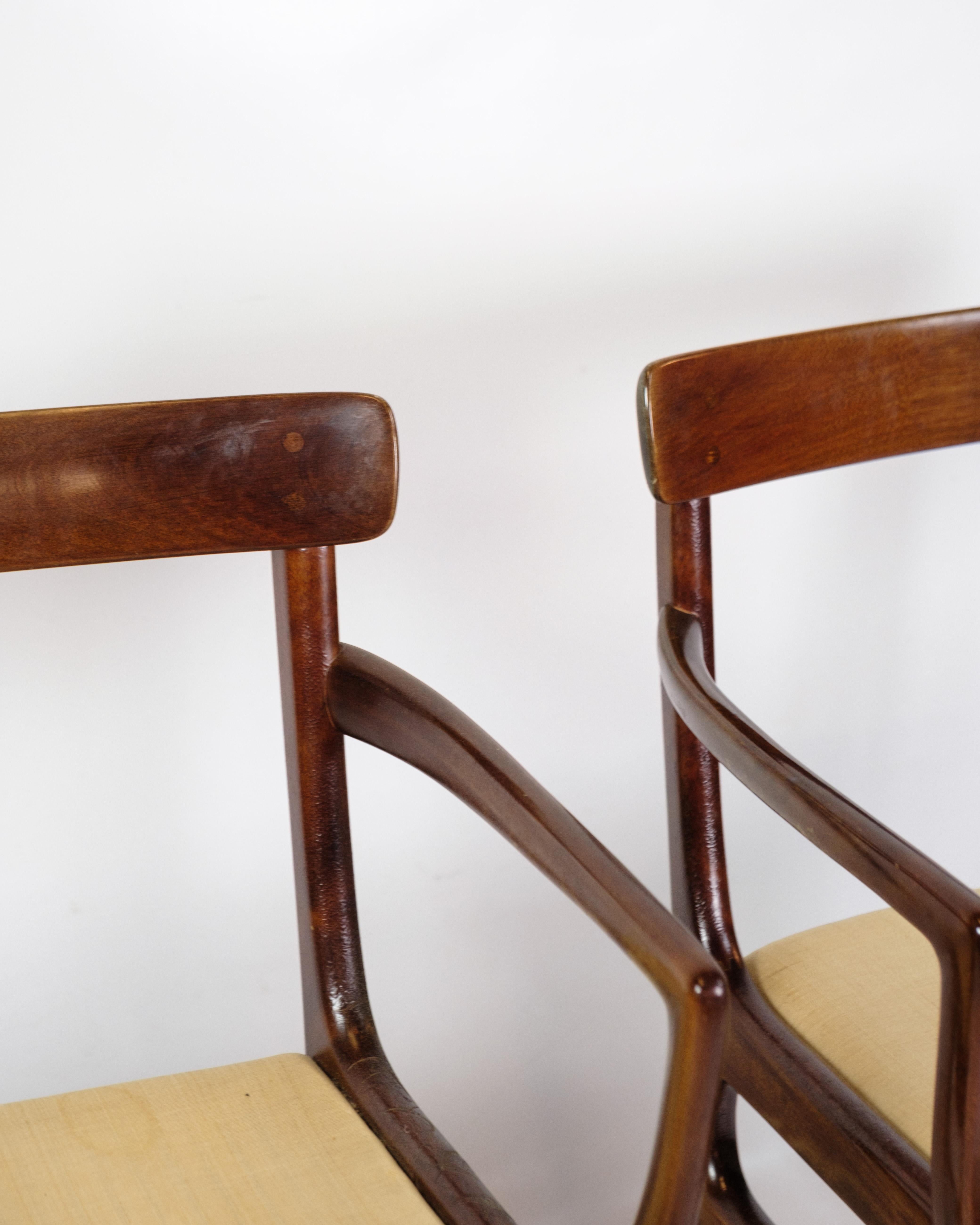 Set di 2 poltrone modello Rungstedlund in mogano e tessuto di Ole Wanscher in vendita 2