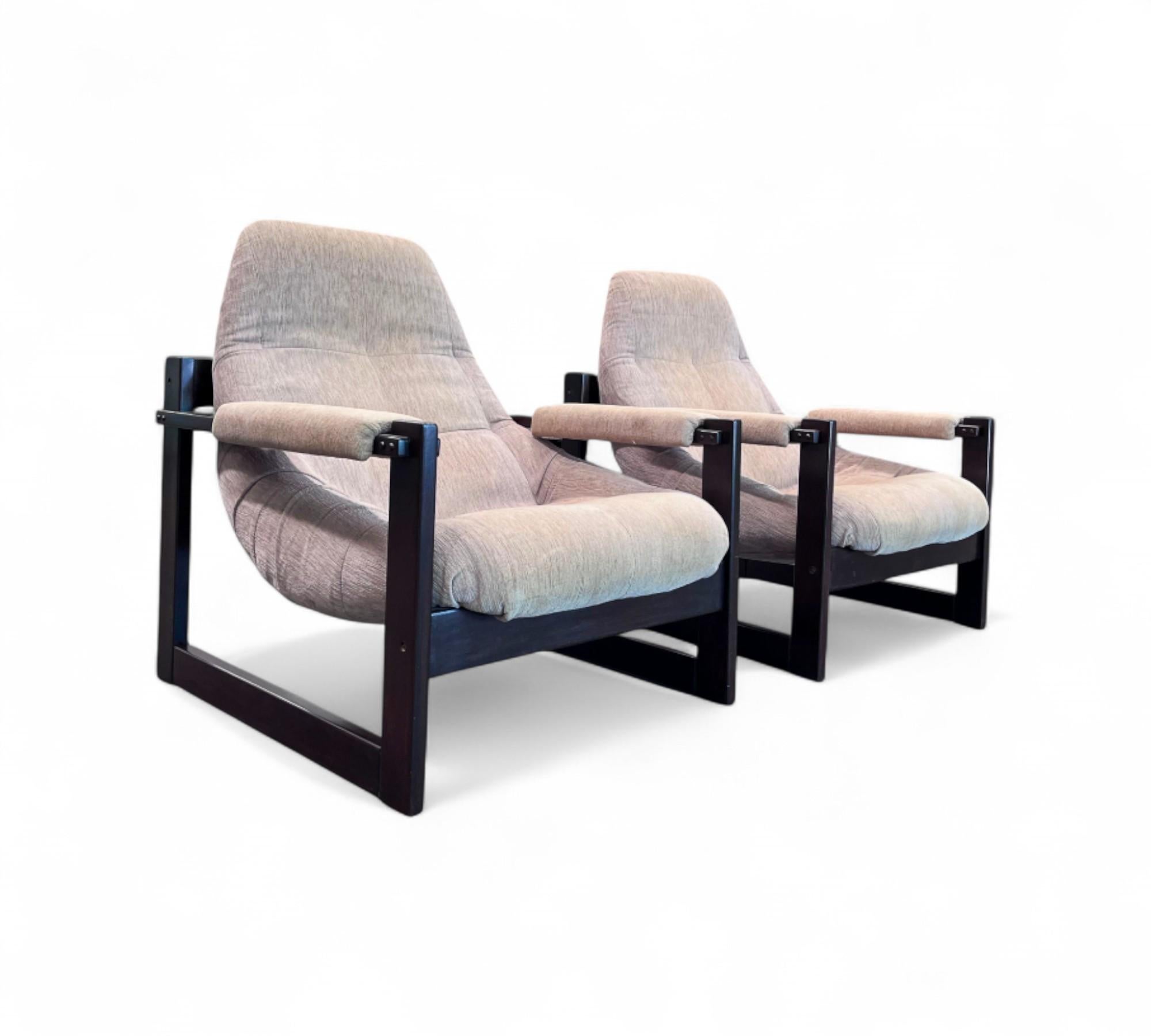 Mid-Century moderno Set di 2 poltrone S-1 in legno duro e tessuto, Percival Lafer, 1976 - Lotto 763A in vendita