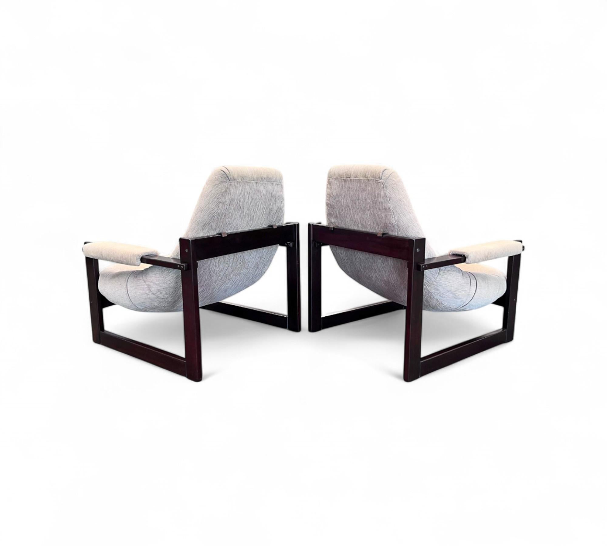 Set di 2 poltrone S-1 in legno duro e tessuto, Percival Lafer, 1976 - Lotto 763A In condizioni buone in vendita a New York, NY