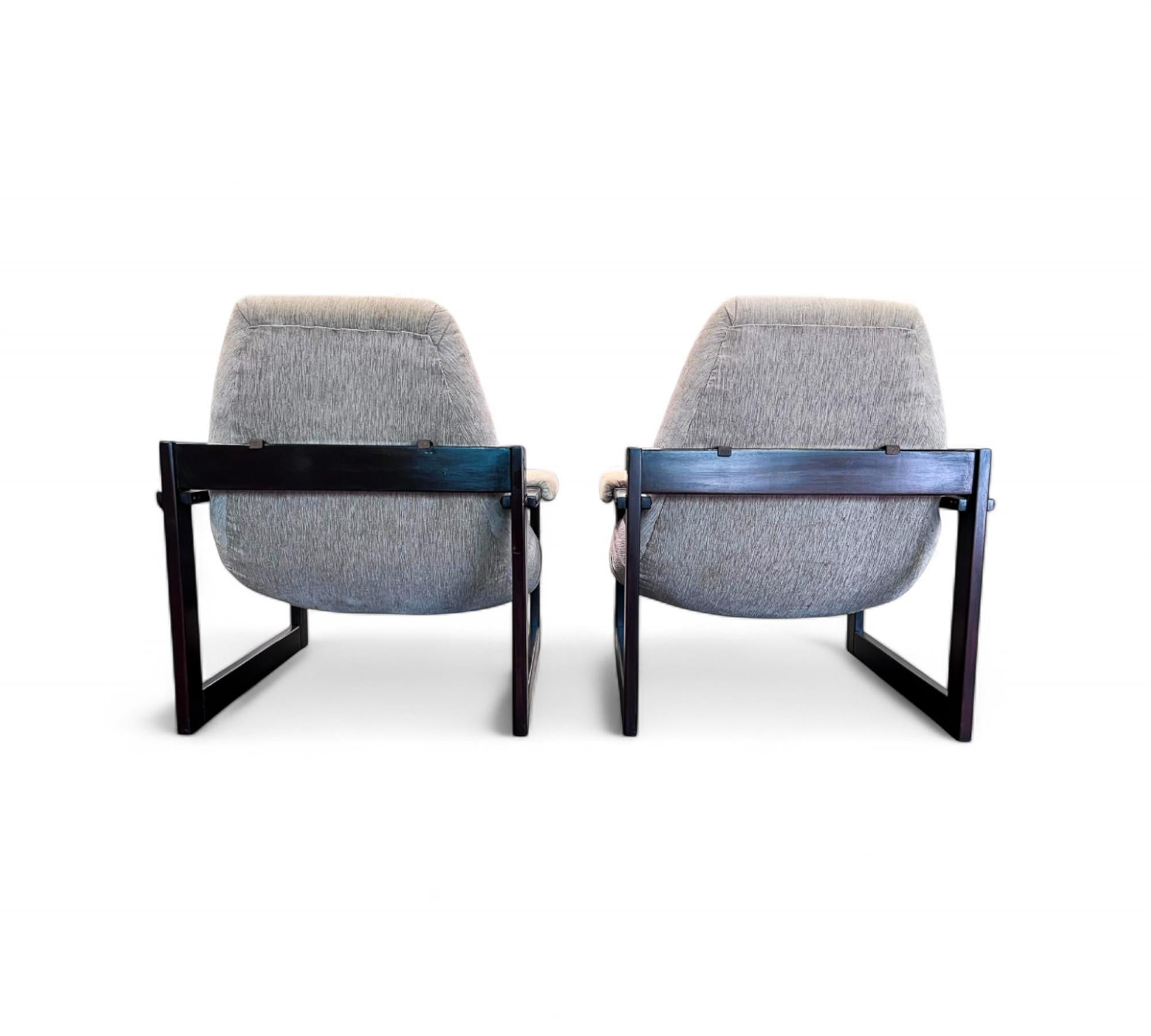 XX secolo Set di 2 poltrone S-1 in legno duro e tessuto, Percival Lafer, 1976 - Lotto 763A in vendita