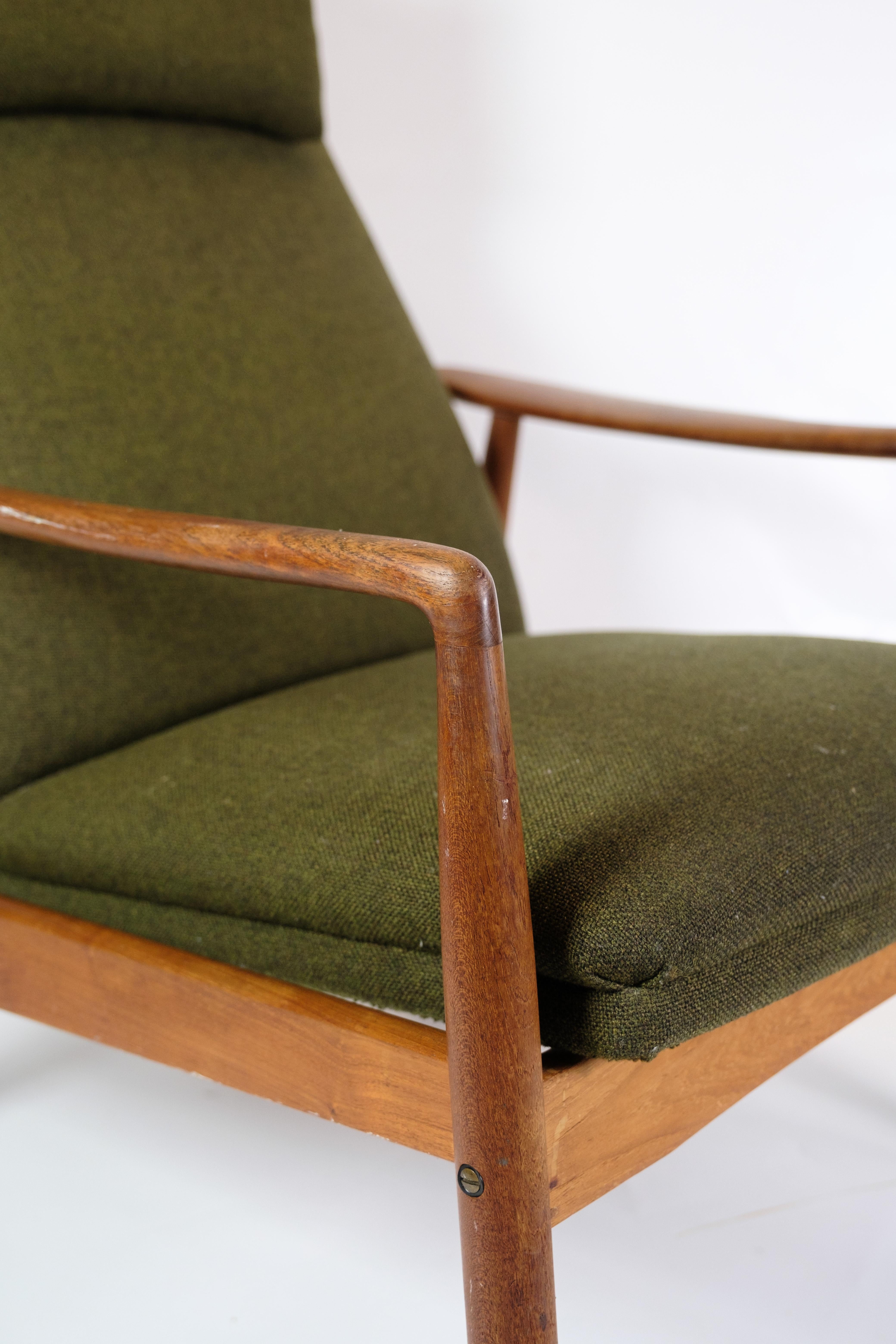 Mid-Century Modern Ensemble de 2 fauteuils avec tabouret en teck et tissu vert par Alf Svensson en vente
