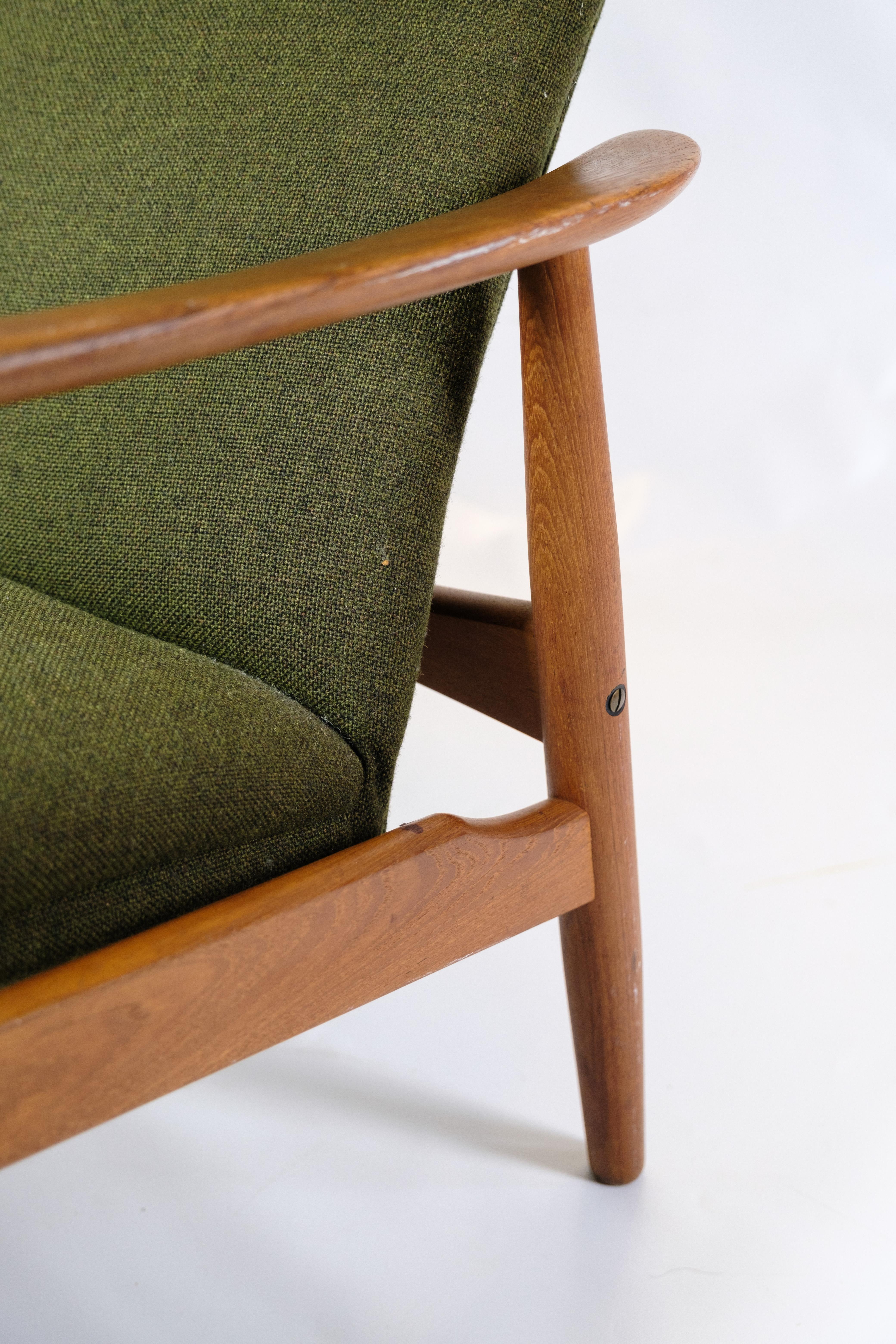 Milieu du XXe siècle Ensemble de 2 fauteuils avec tabouret en teck et tissu vert par Alf Svensson en vente