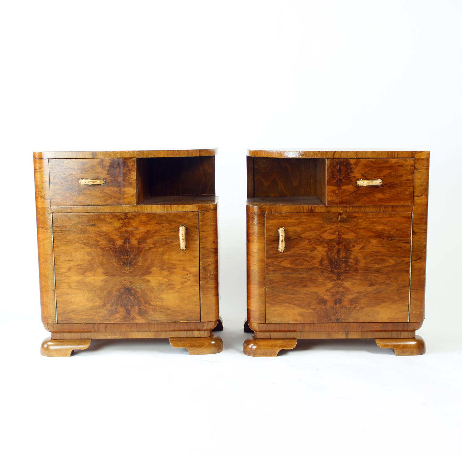 Set Of 2 Art Deco Bedside Tables In Walnut, Czechoslovakia 1930s 6