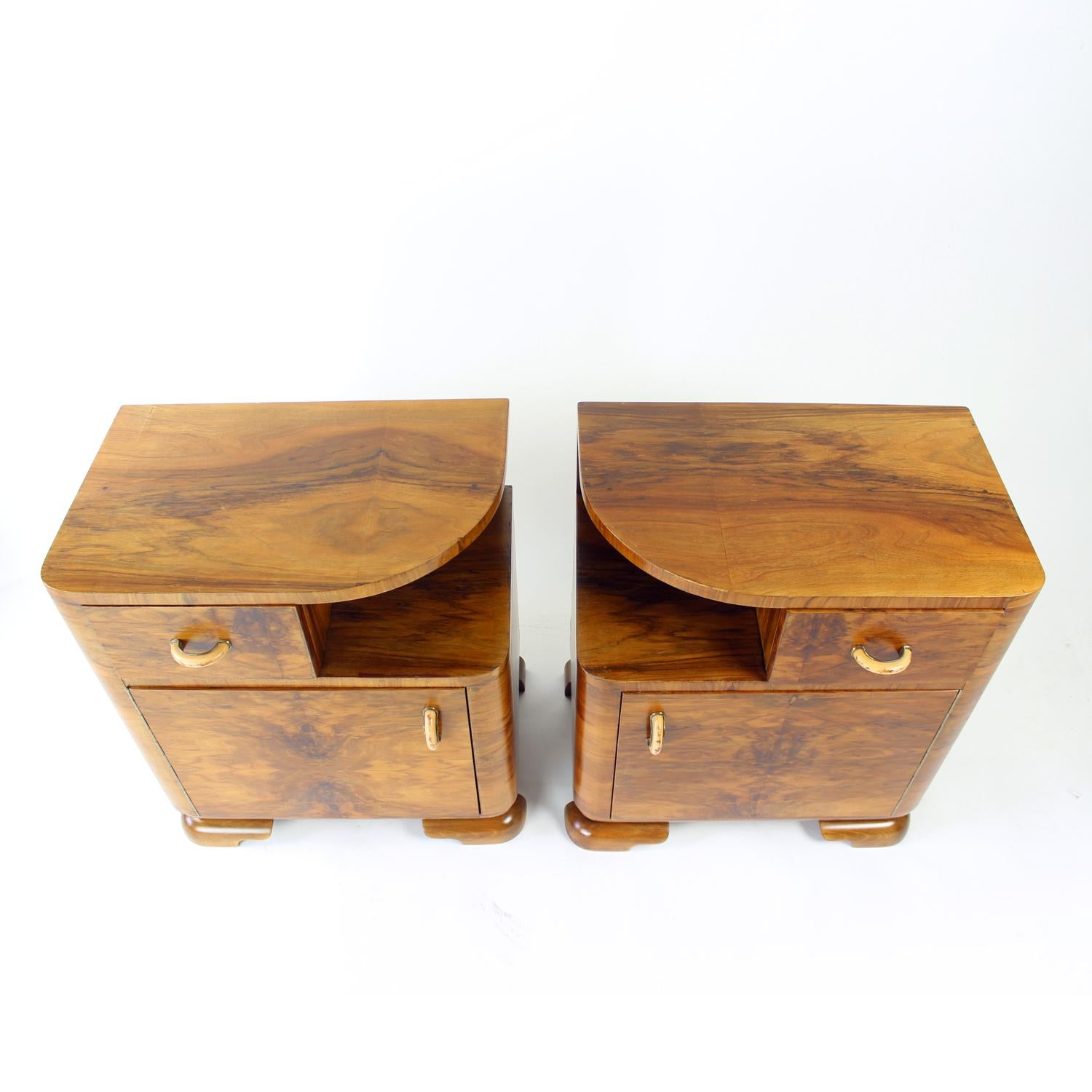 Set Of 2 Art Deco Bedside Tables In Walnut, Czechoslovakia 1930s 7