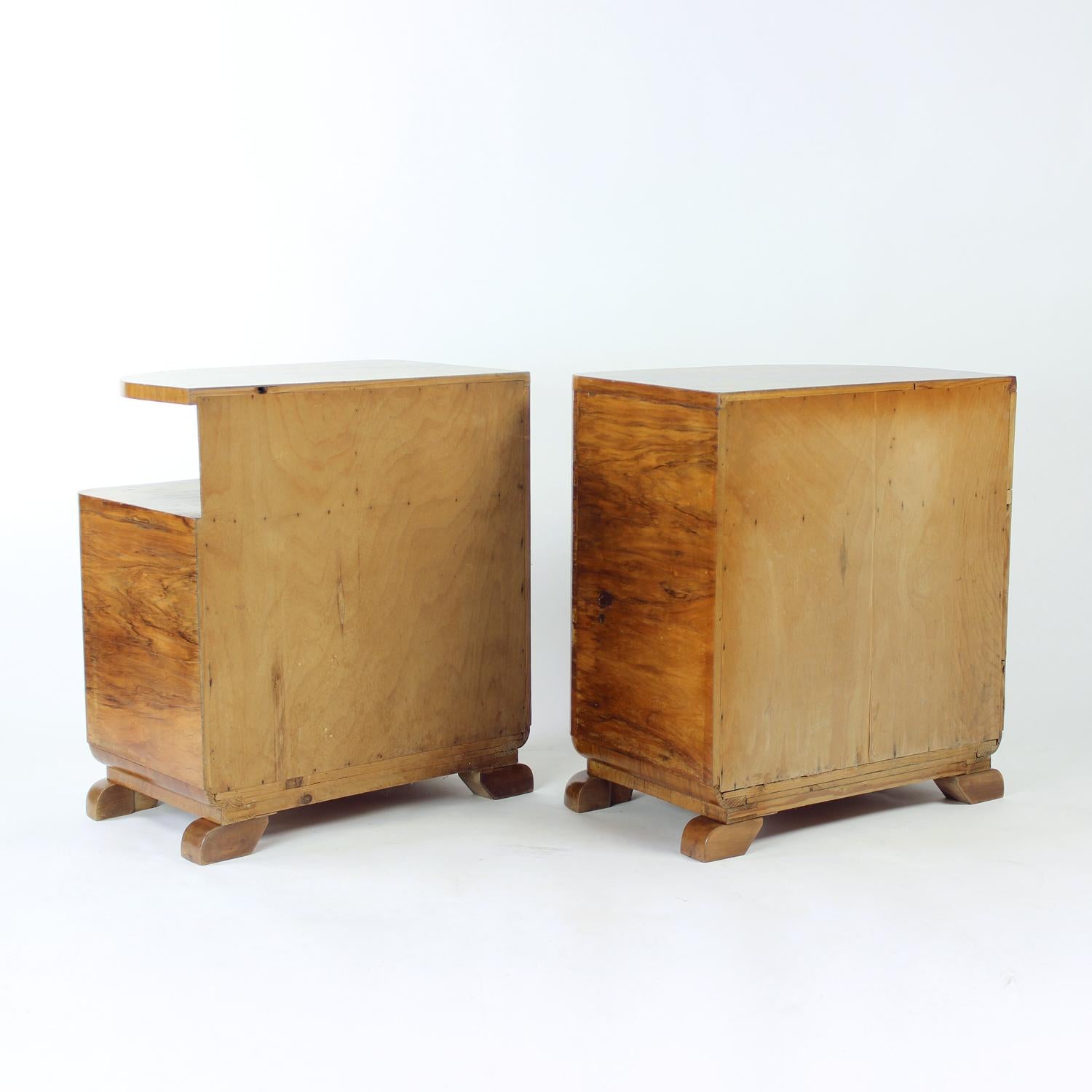 Set Of 2 Art Deco Bedside Tables In Walnut, Czechoslovakia 1930s 10