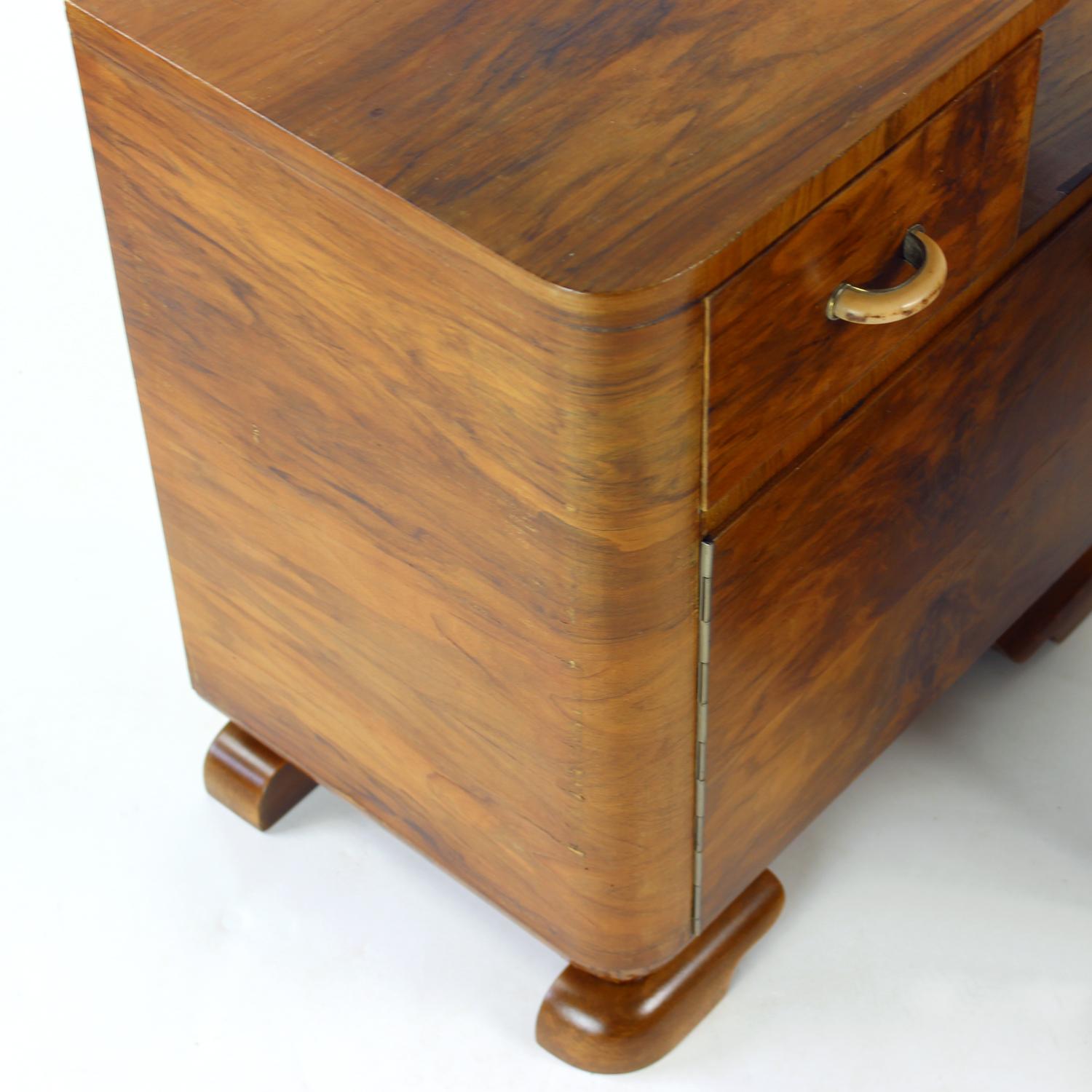 Set Of 2 Art Deco Bedside Tables In Walnut, Czechoslovakia 1930s 12