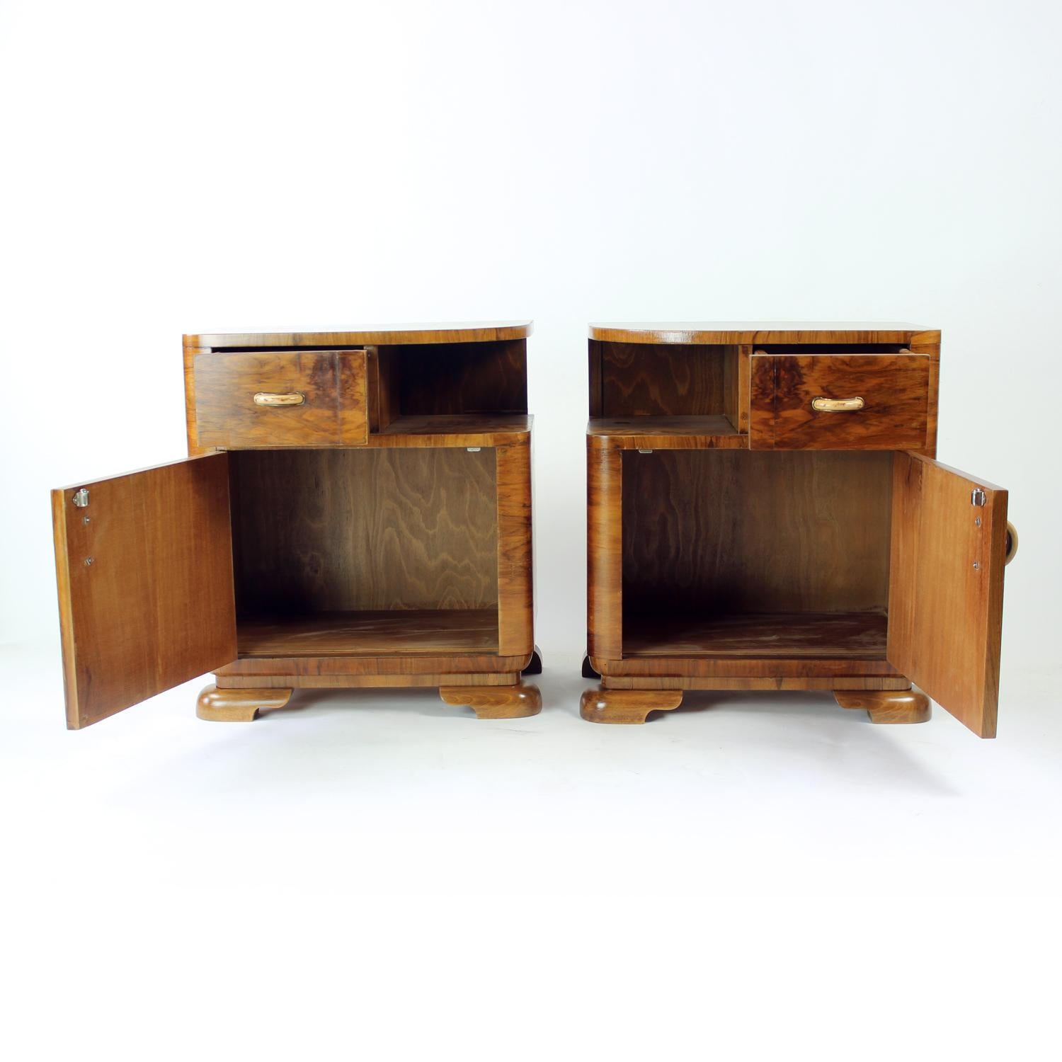 Mid-20th Century Set Of 2 Art Deco Bedside Tables In Walnut, Czechoslovakia 1930s