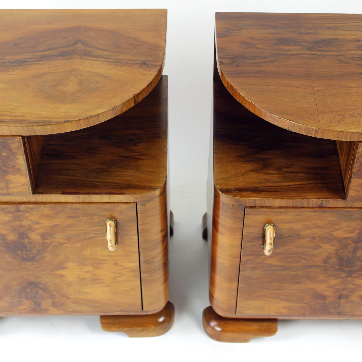 Set Of 2 Art Deco Bedside Tables In Walnut, Czechoslovakia 1930s 4