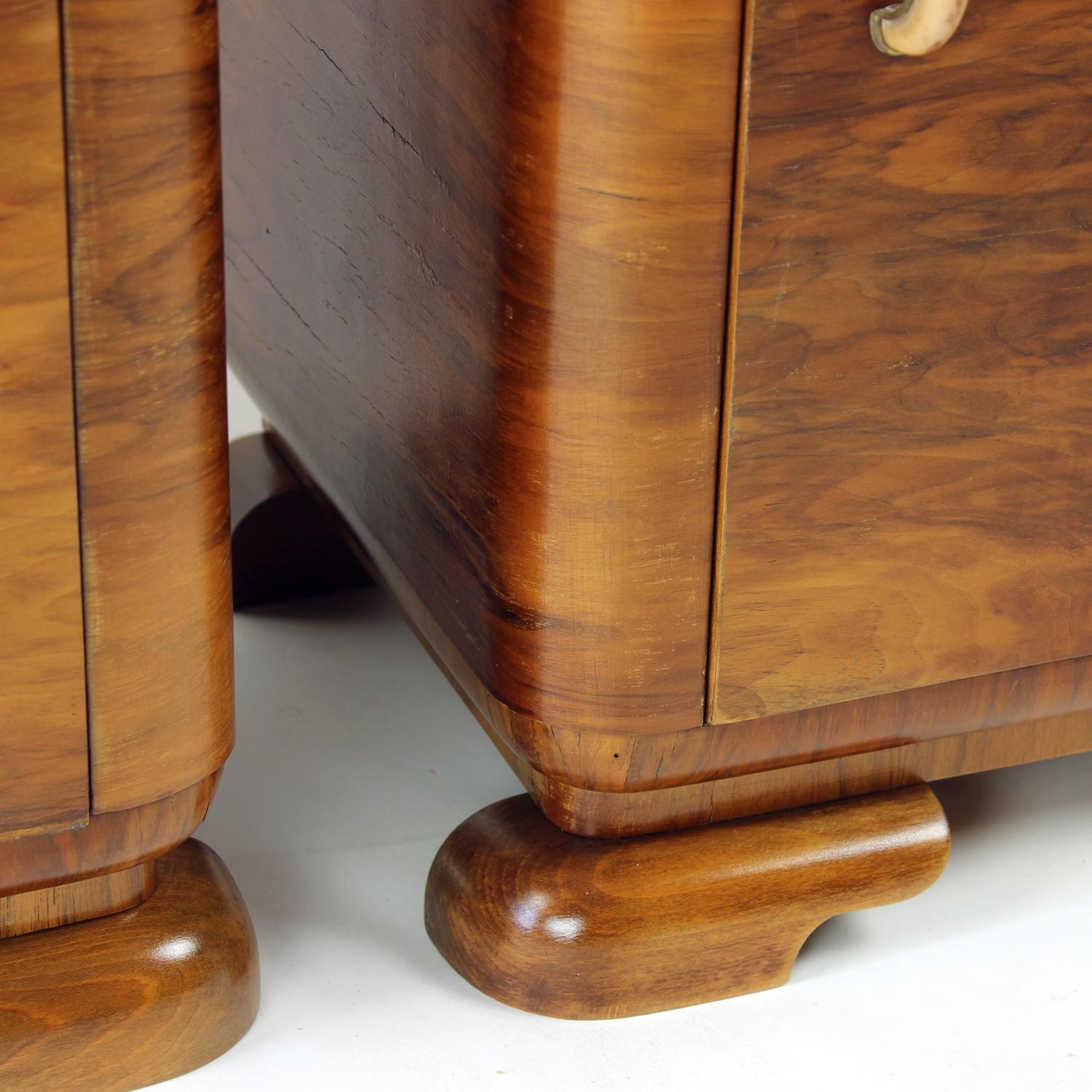 Set Of 2 Art Deco Bedside Tables In Walnut, Czechoslovakia 1930s 5