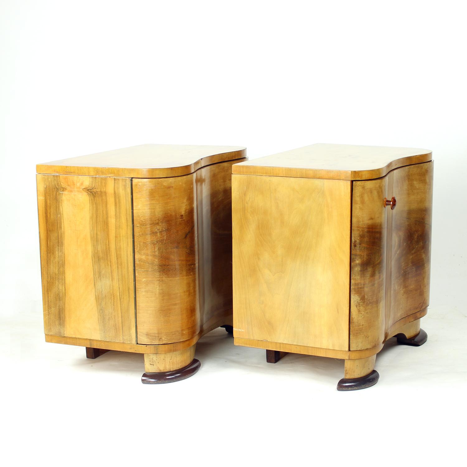Set Of 2 Art Deco Bedside Tables In Walnut, Czechoslovakia 1940s 5
