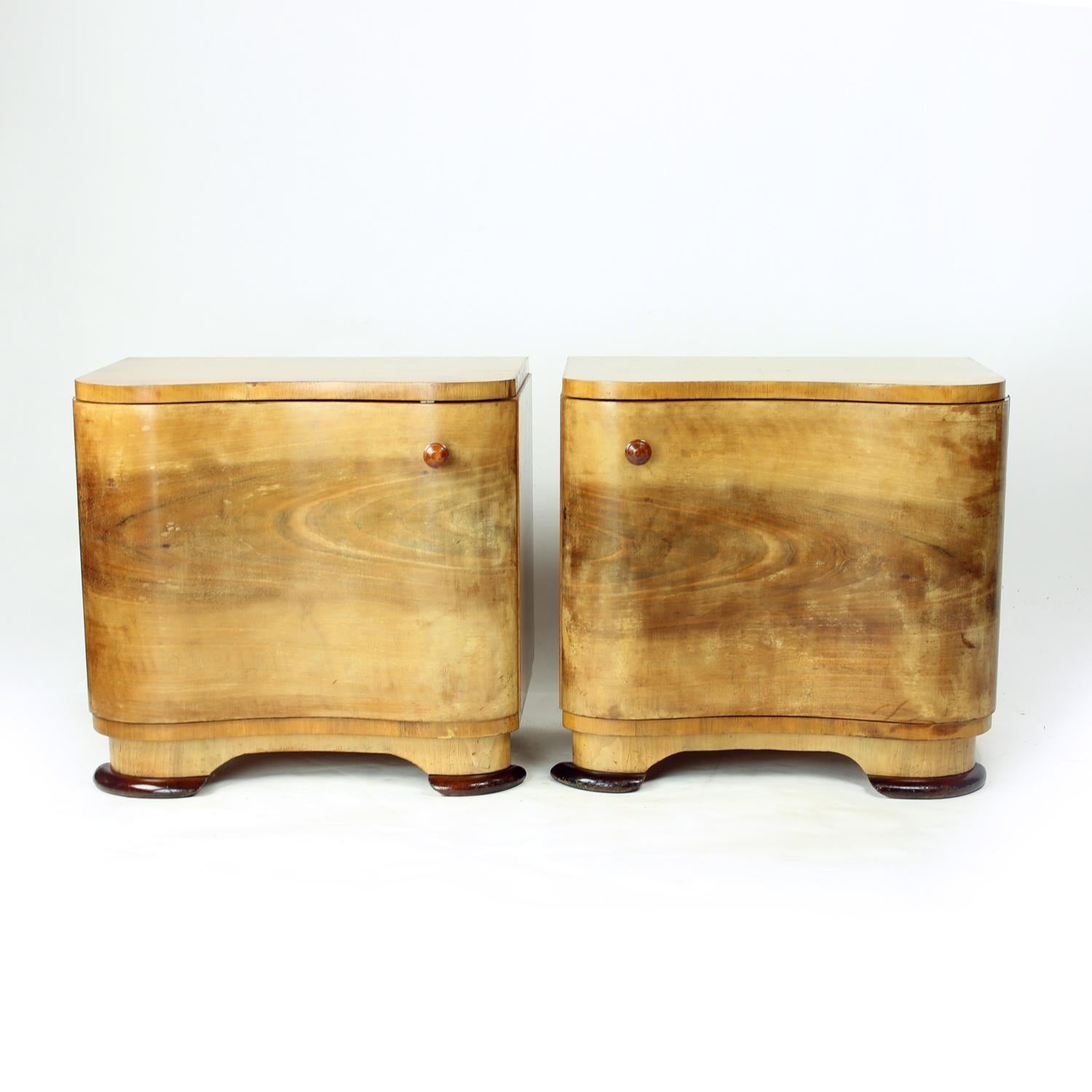 Oak Set Of 2 Art Deco Bedside Tables In Walnut, Czechoslovakia 1940s