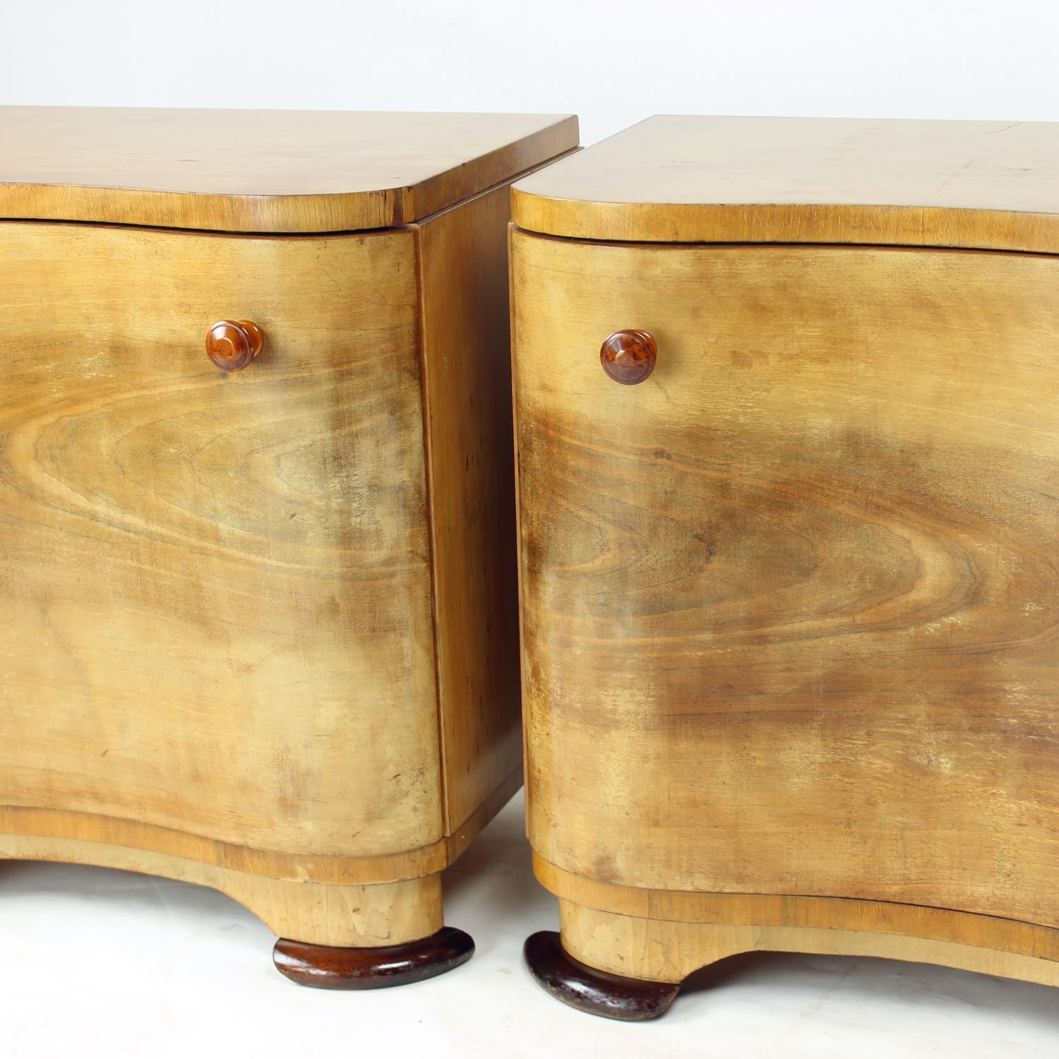 Set Of 2 Art Deco Bedside Tables In Walnut, Czechoslovakia 1940s 1
