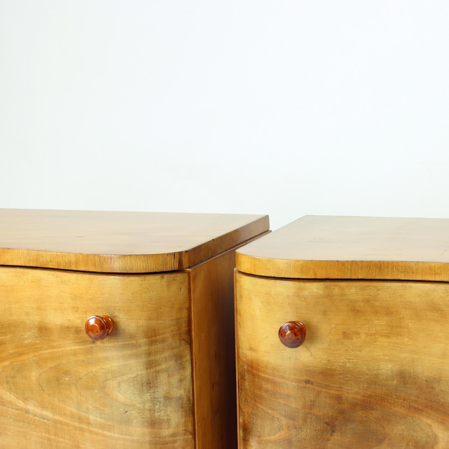 Set Of 2 Art Deco Bedside Tables In Walnut, Czechoslovakia 1940s 2
