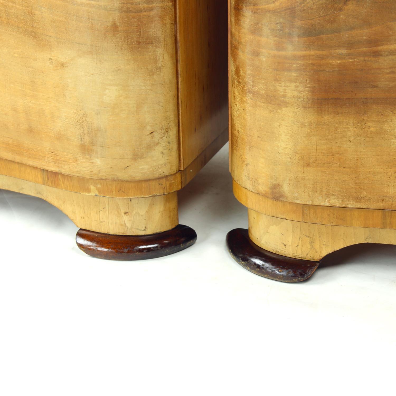 Set Of 2 Art Deco Bedside Tables In Walnut, Czechoslovakia 1940s 3
