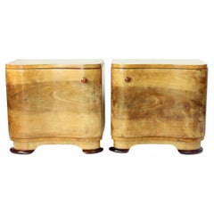 Ensemble de 2 tables de chevet Art Déco en noyer, Tchécoslovaquie années 1940