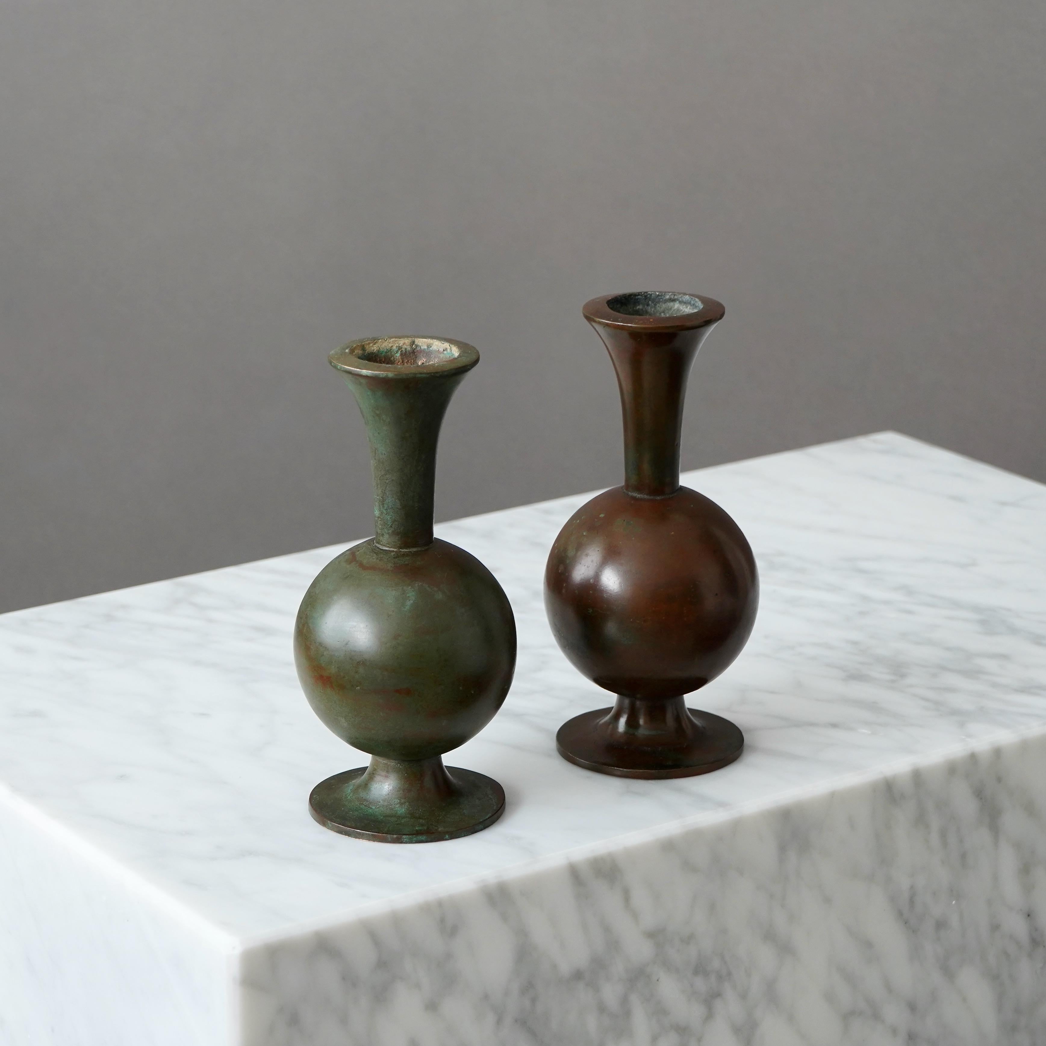 Scandinavian Modern Set of 2 Art Deco Bronze Vases by Sune Bäckström, Sweden, 1920s For Sale