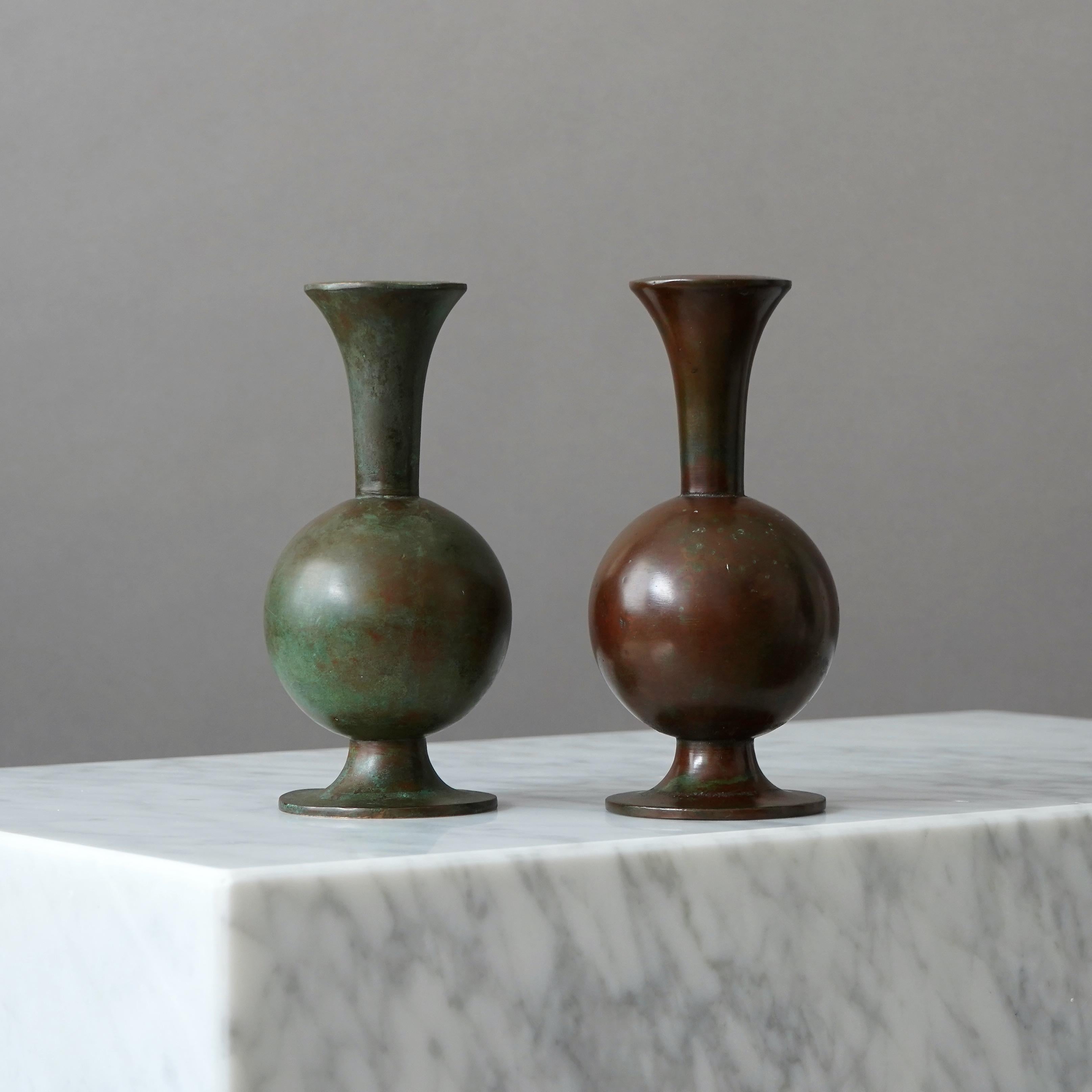 Swedish Set of 2 Art Deco Bronze Vases by Sune Bäckström, Sweden, 1920s For Sale