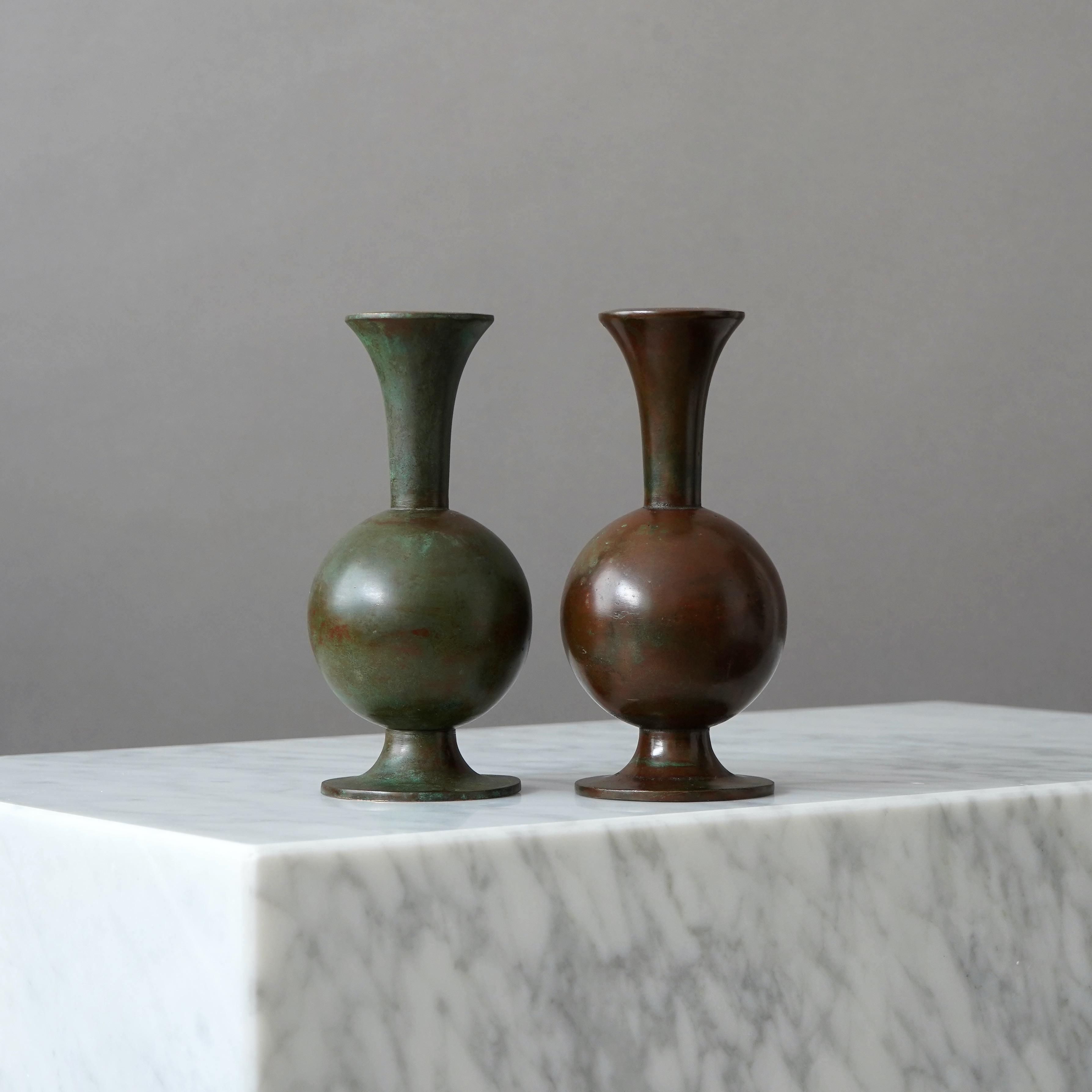Cast Set of 2 Art Deco Bronze Vases by Sune Bäckström, Sweden, 1920s For Sale