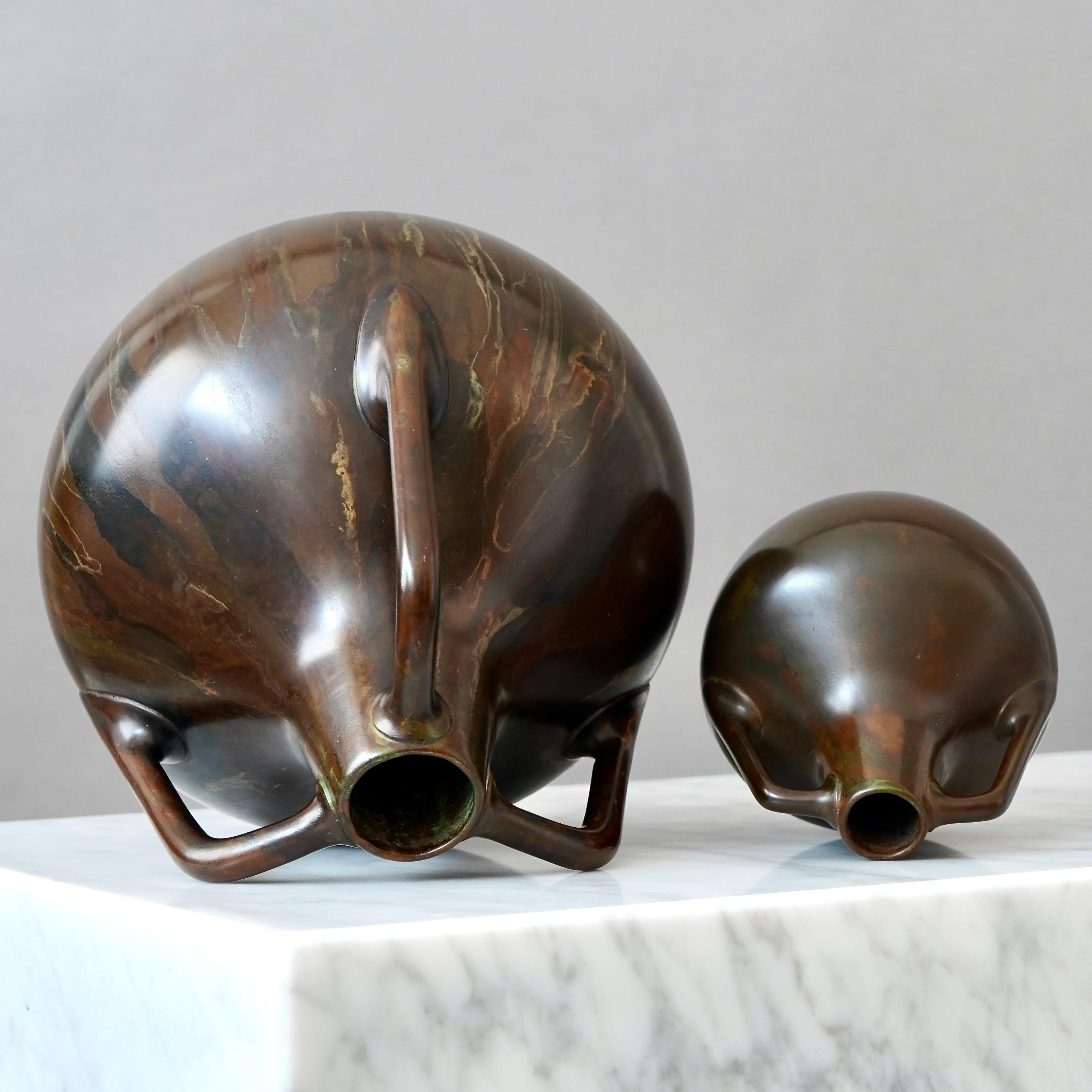 Svedese Set di 2 vasi in bronzo Art Deco. Svezia, anni '40 in vendita
