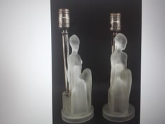 Set von 2 figuralen Art-Déco-Tischlampen aus mattiertem Kunstglas mit weiblichem Akt, Art déco, ca. 1920er Jahre