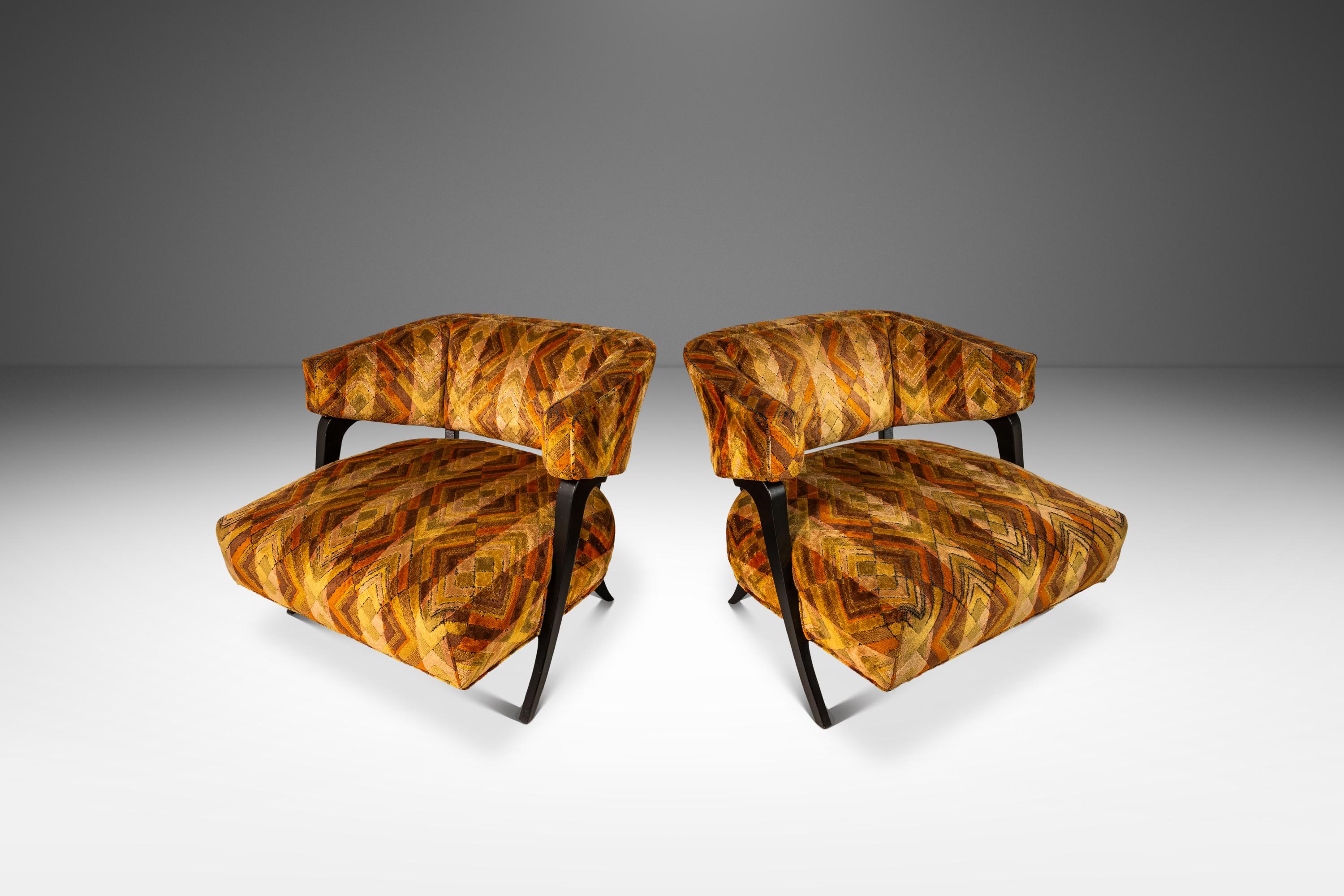 Attention aux designers ! Cette paire exquise de chaises longues à profil bas, inspirée par les dessins de William 