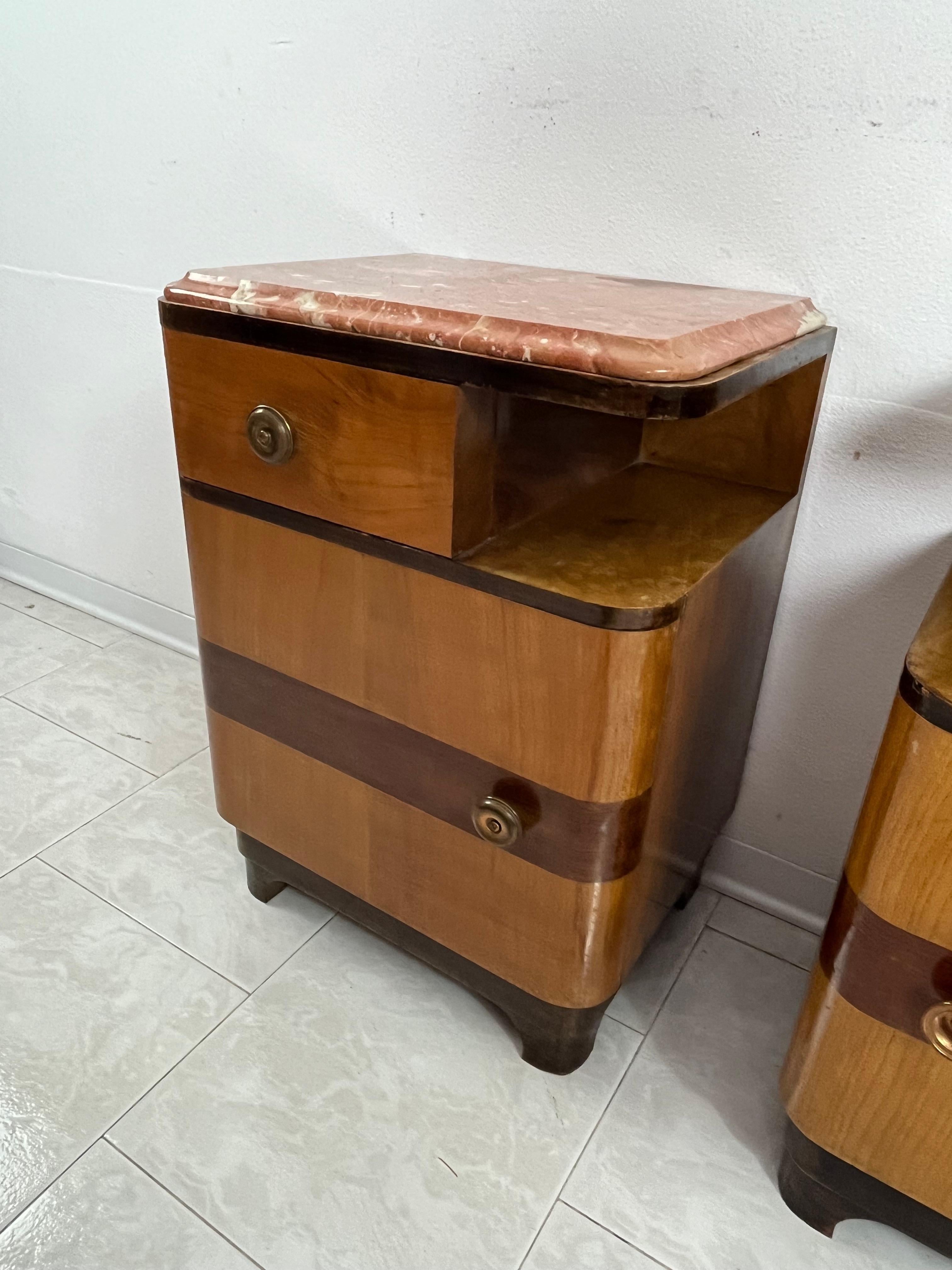 Set di 2 comodini in legno e marmo Art Déco metà secolo 1940 in vendita 1