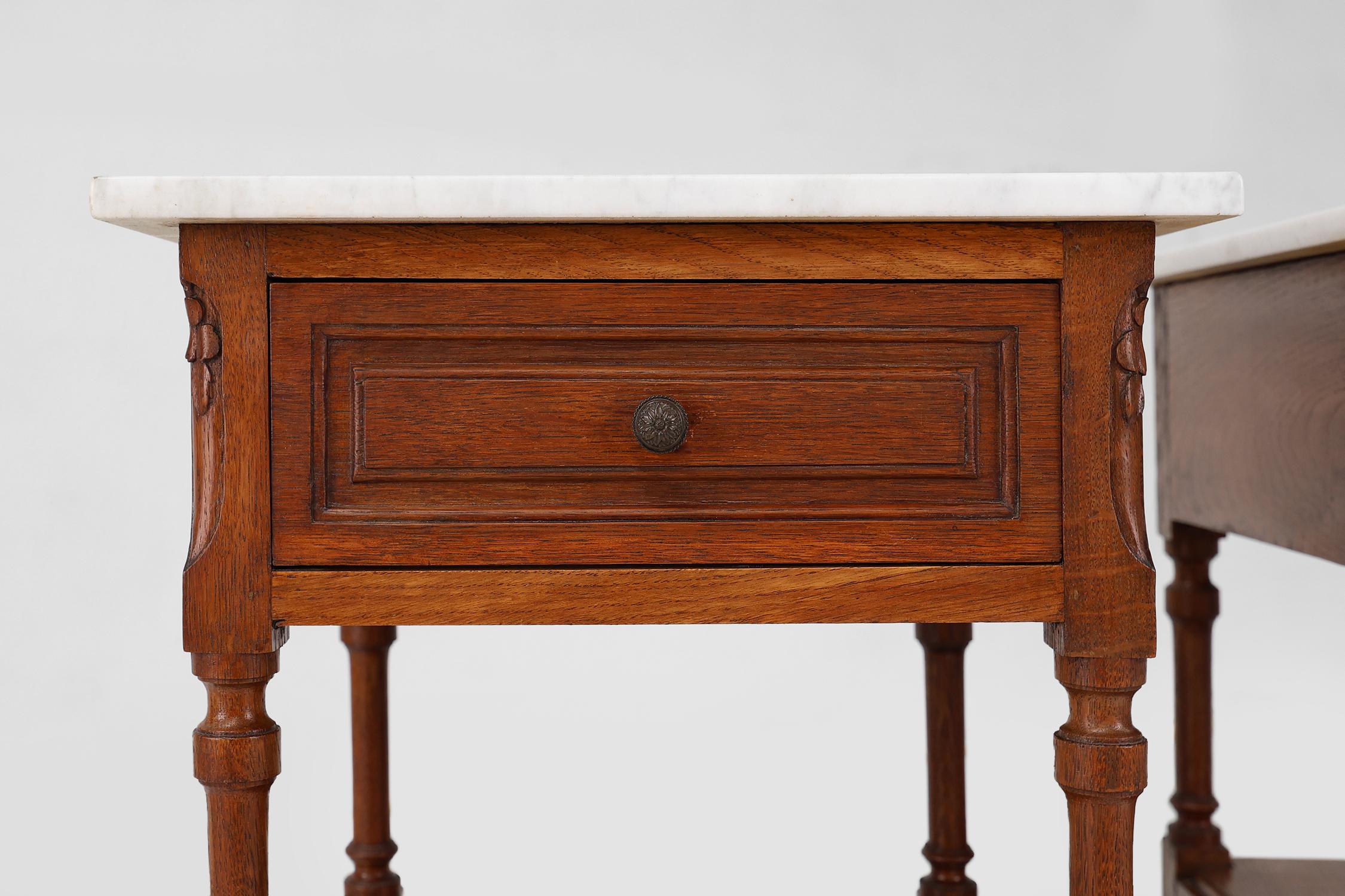 Carved Set of 2 Art Deco nightstands in oak with carrara marble top, France 1930s For Sale