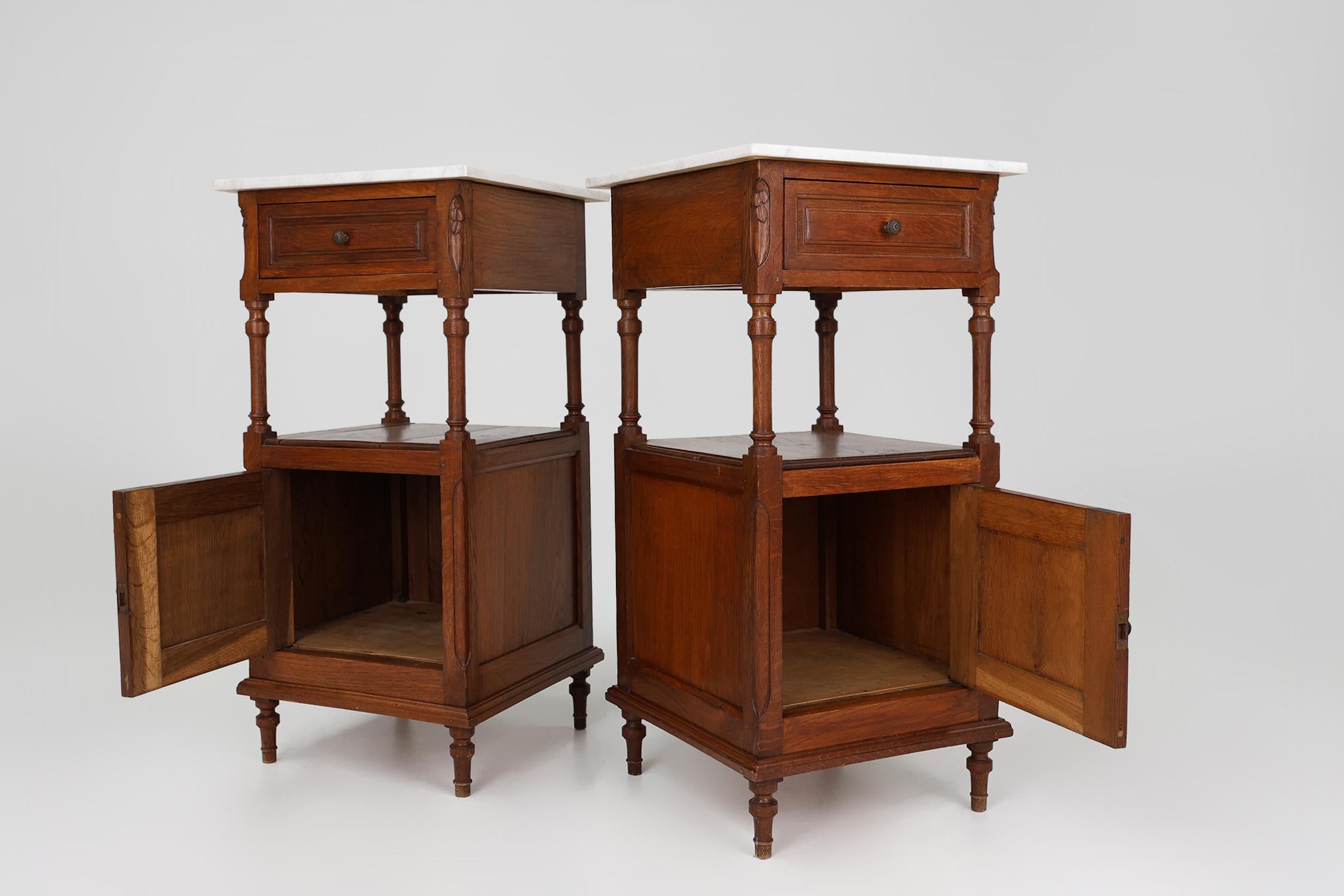 Set of 2 Art Deco nightstands in oak with carrara marble top, France 1930s For Sale 2