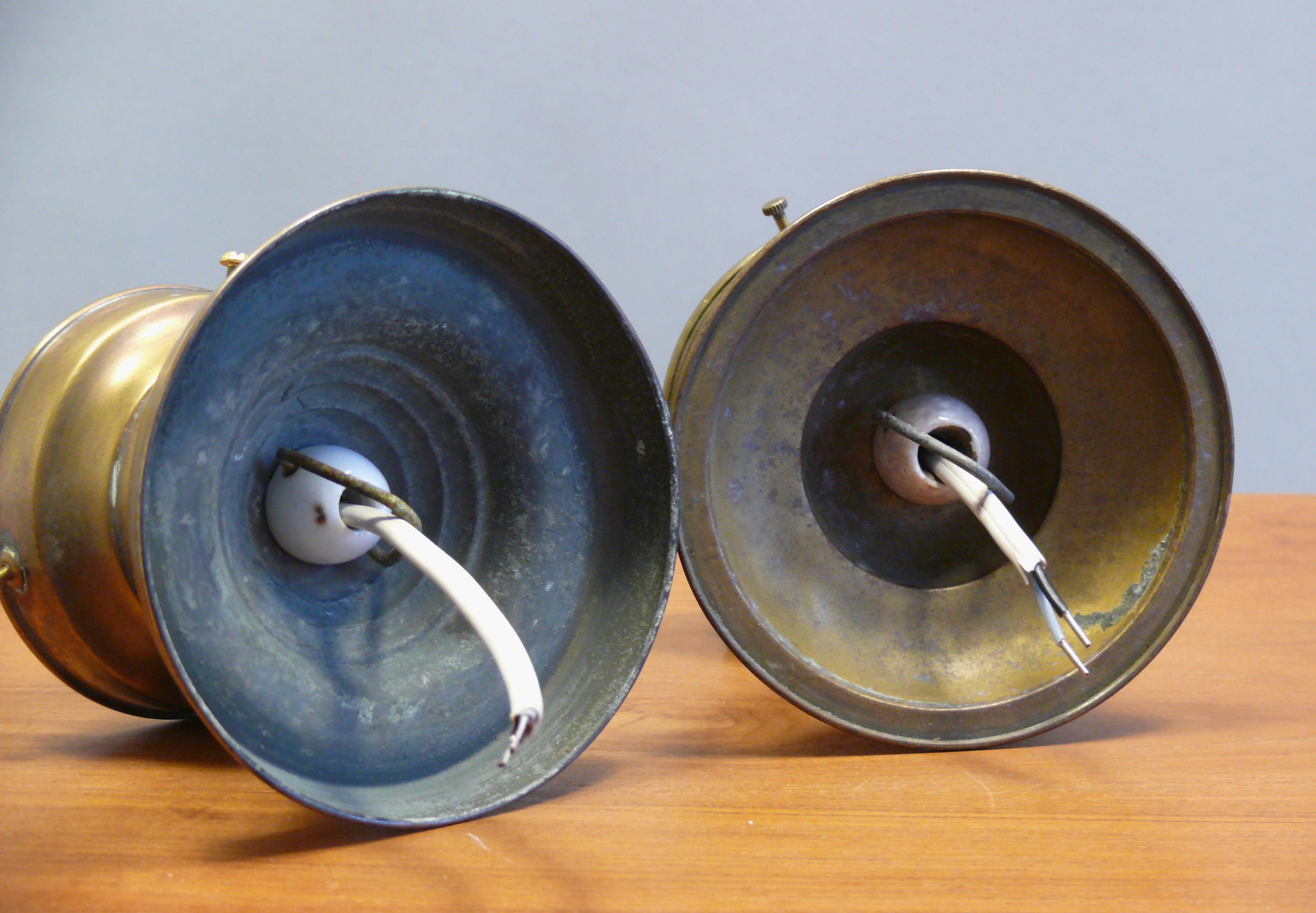 Set of 2 Art Déco Pendant Lights With Marbled Glass, 1930s en vente 2