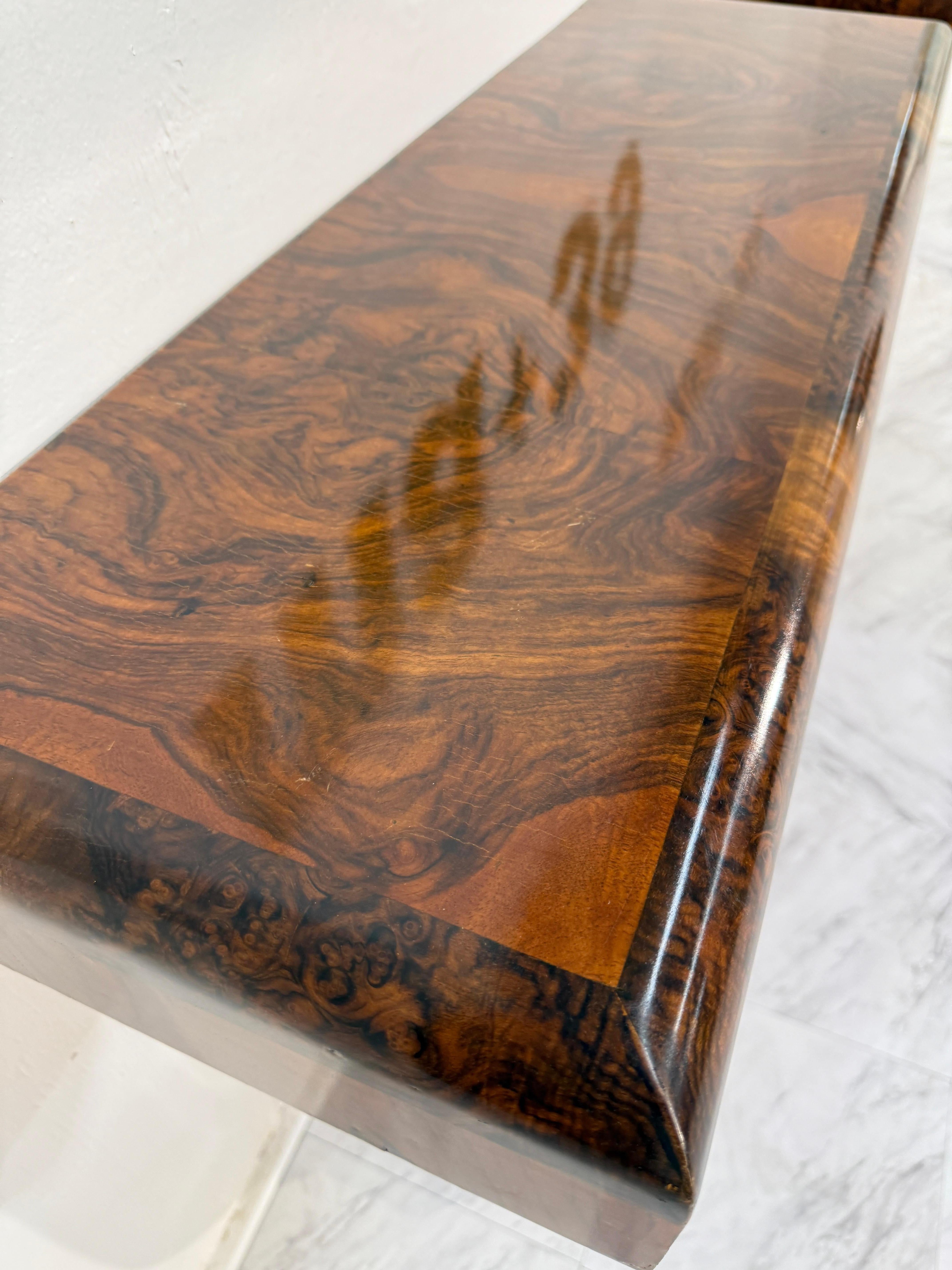 Ensemble de 2 tables consoles de style Art déco en bois de ronce assorti au livre en vente 3