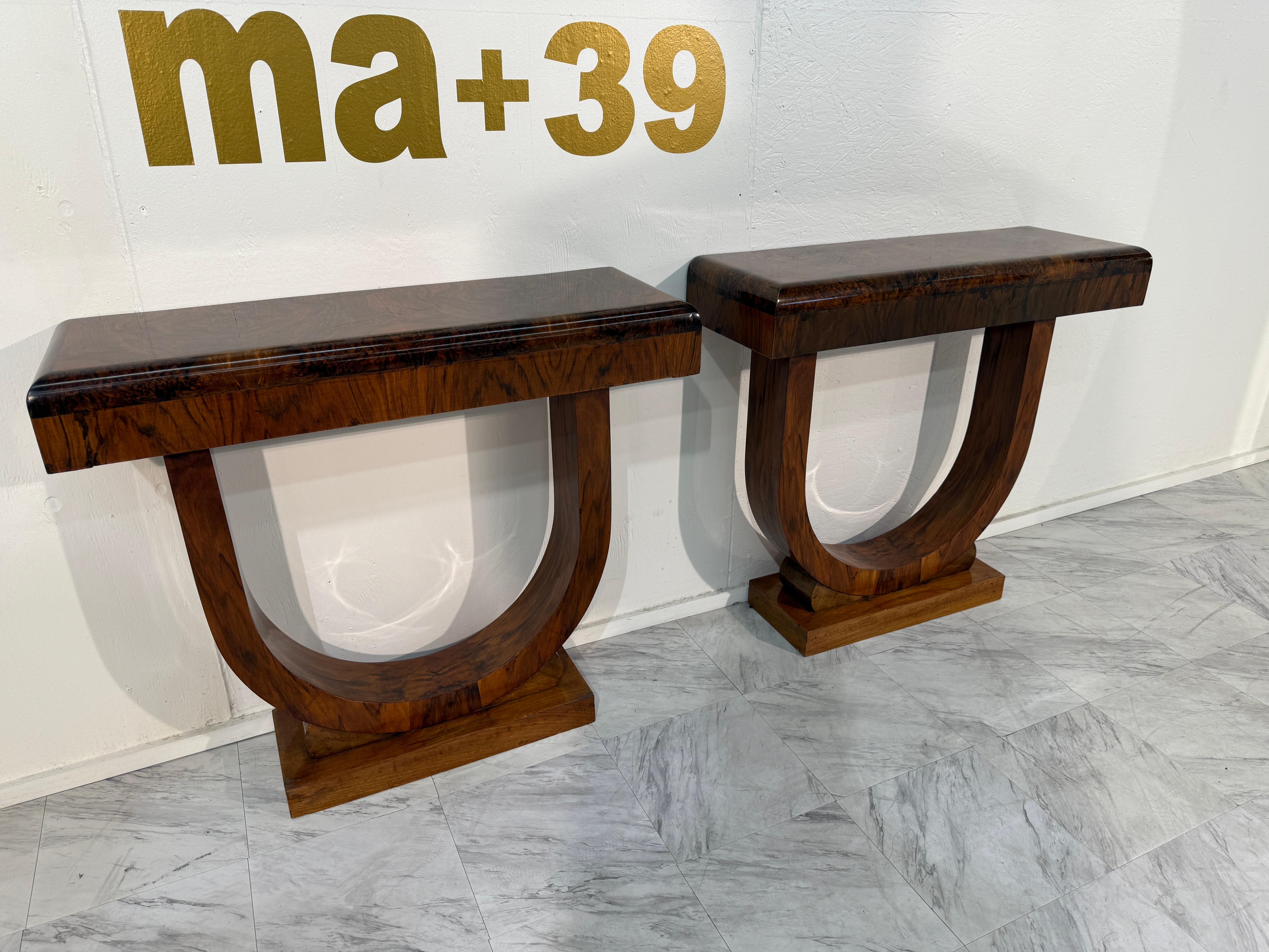 Milieu du XXe siècle Ensemble de 2 tables consoles de style Art déco en bois de ronce assorti au livre en vente