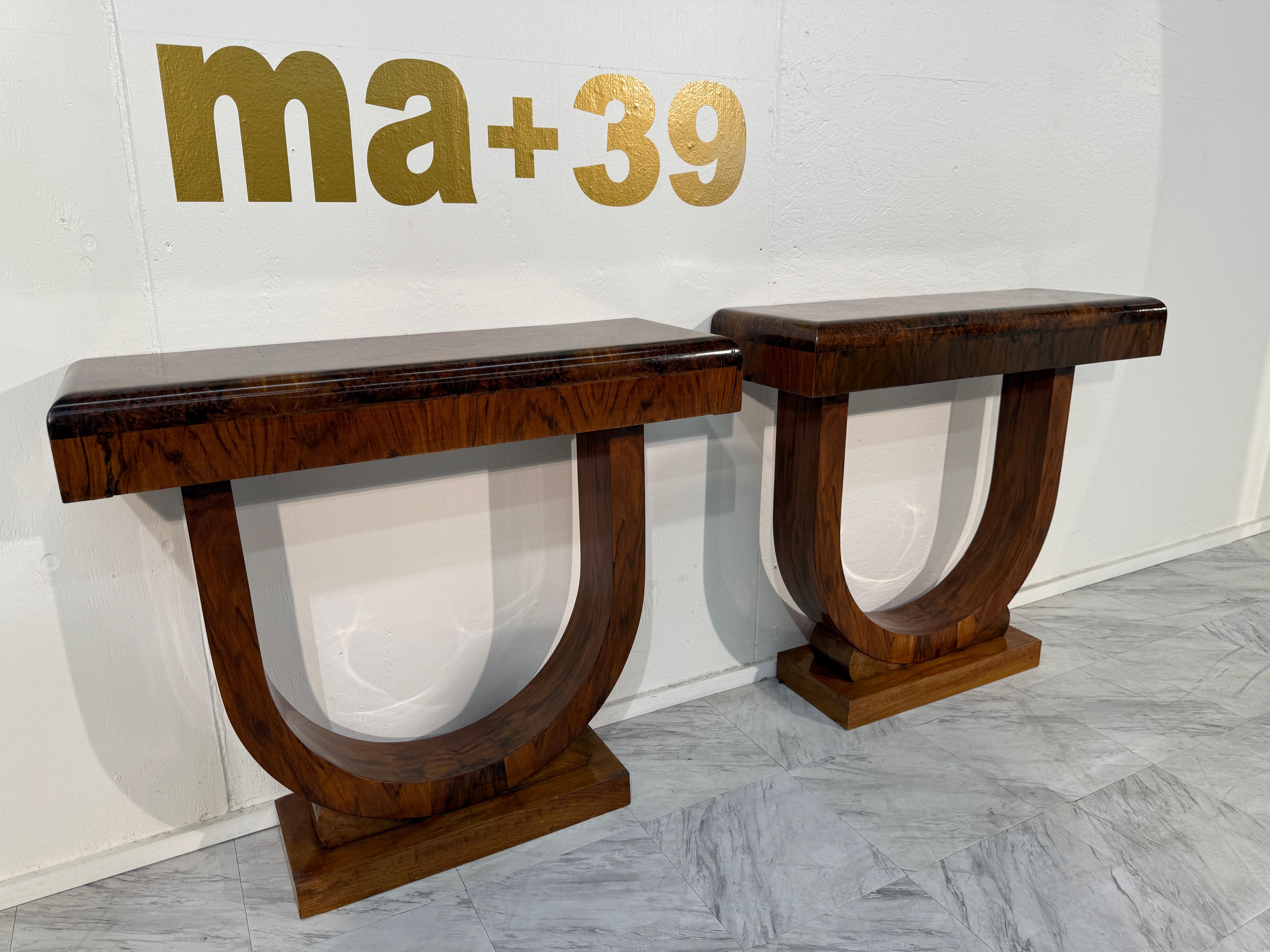 Bois Ensemble de 2 tables consoles de style Art déco en bois de ronce assorti au livre en vente