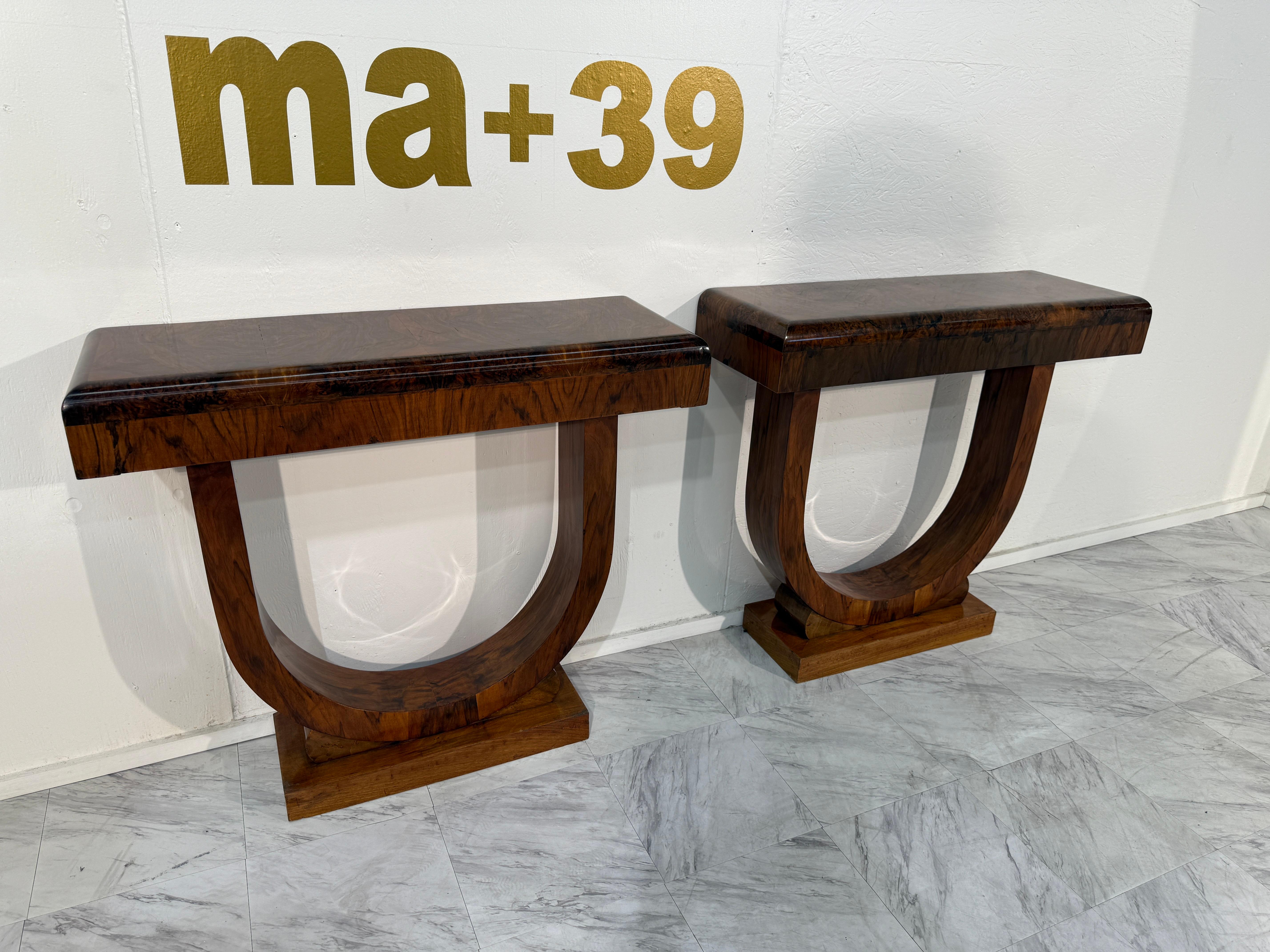 Ensemble de 2 tables consoles de style Art déco en bois de ronce assorti au livre en vente 1