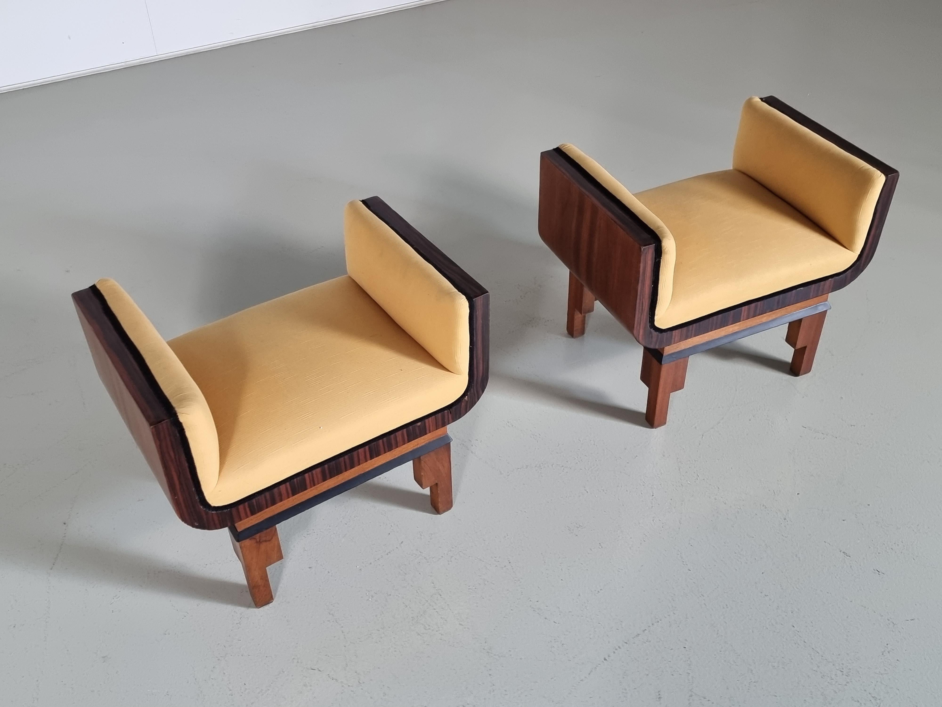 Set of 2 Art Deco Style Walnut Benches/Footstools, Italy, 1950s In Good Condition In amstelveen, NL
