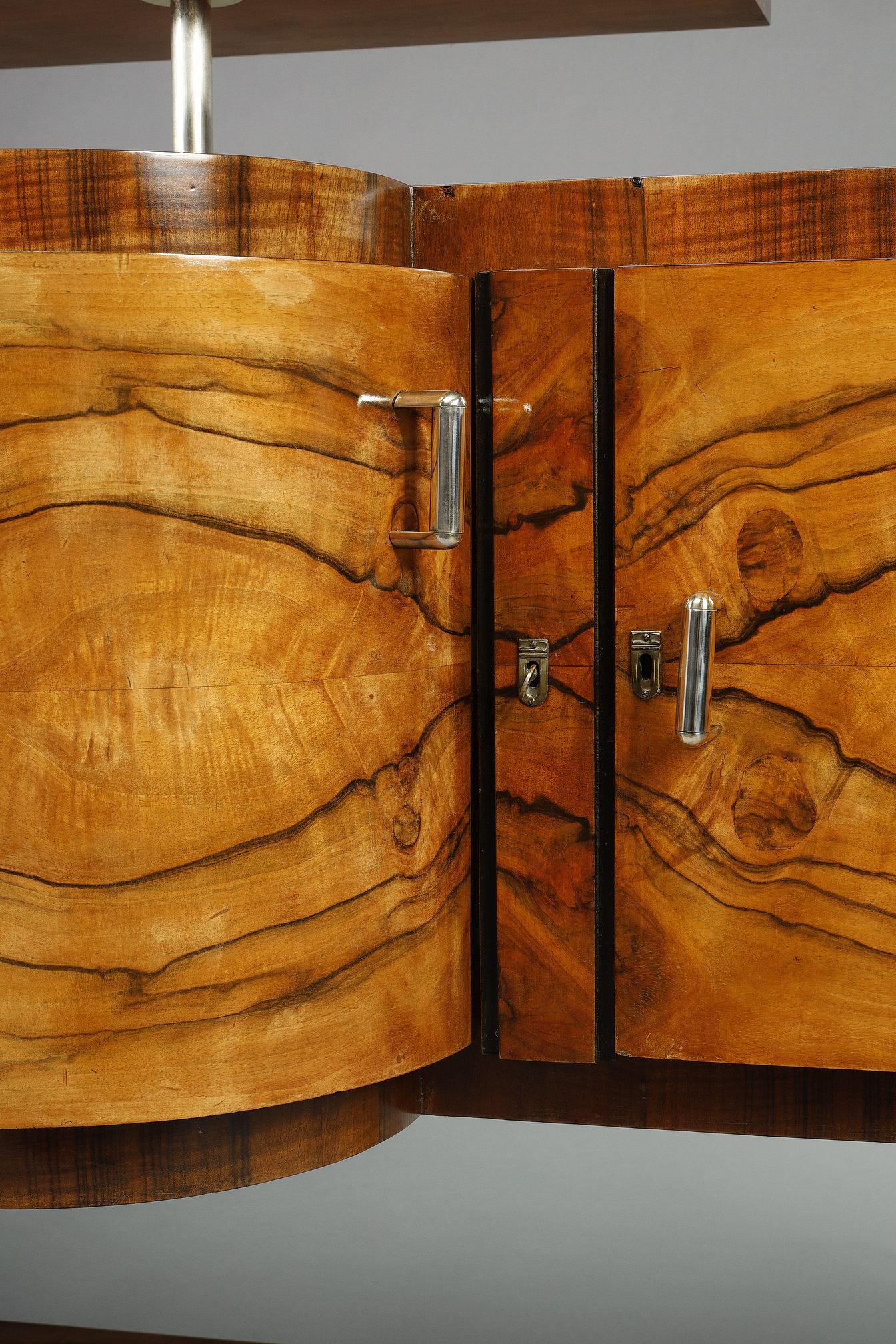 Set di 2 armadi Art Déco in noce: un bar e una credenza in vendita 2