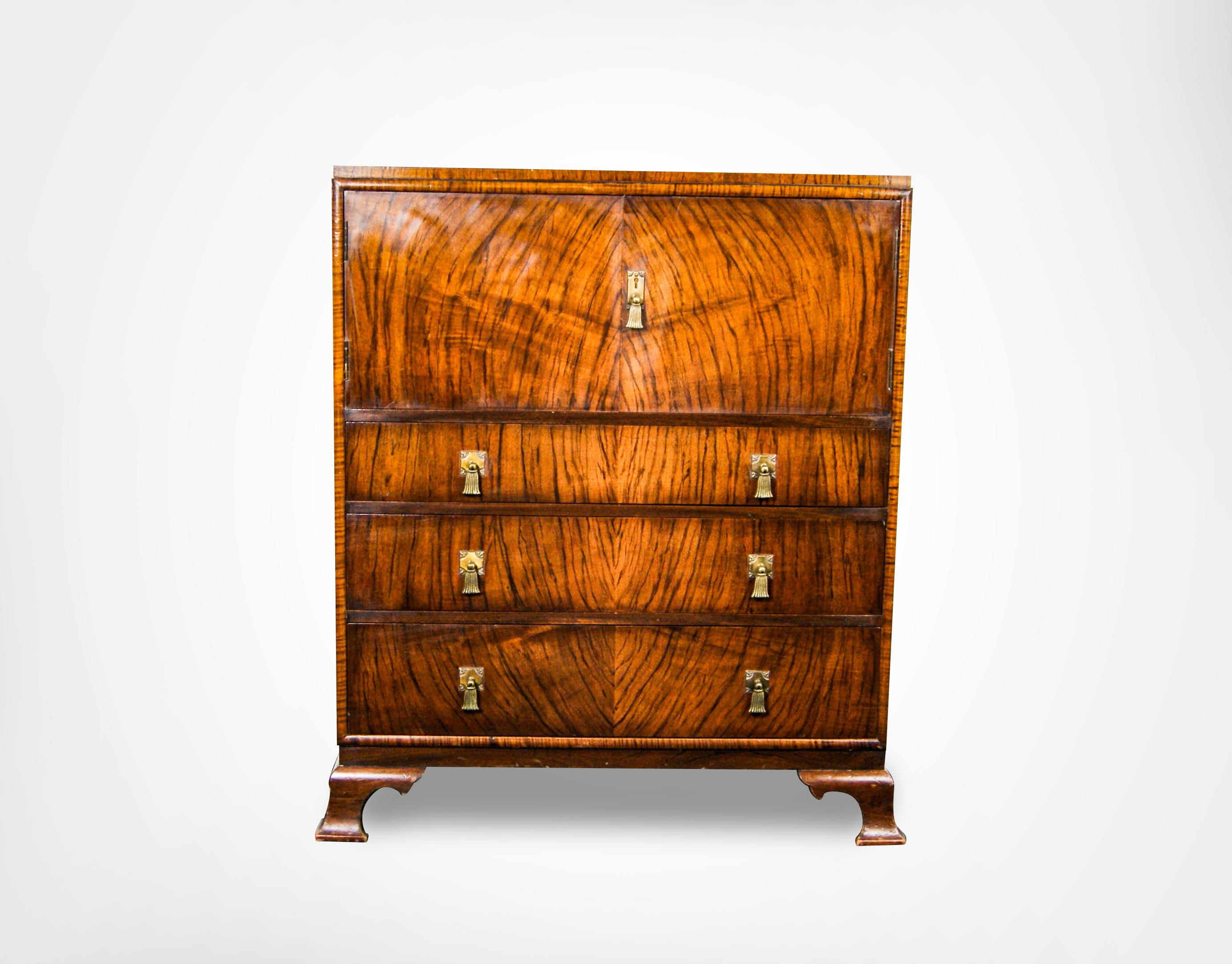 Antique British Art Deco Queen Anne style solid Mahogany linen press chest of drawers by renown furniture makers Waring & Gillow.
Constructed in their Lancaster factory during the George V era, circa 1930s.
Stunning Mahogany wood with a rare zebra